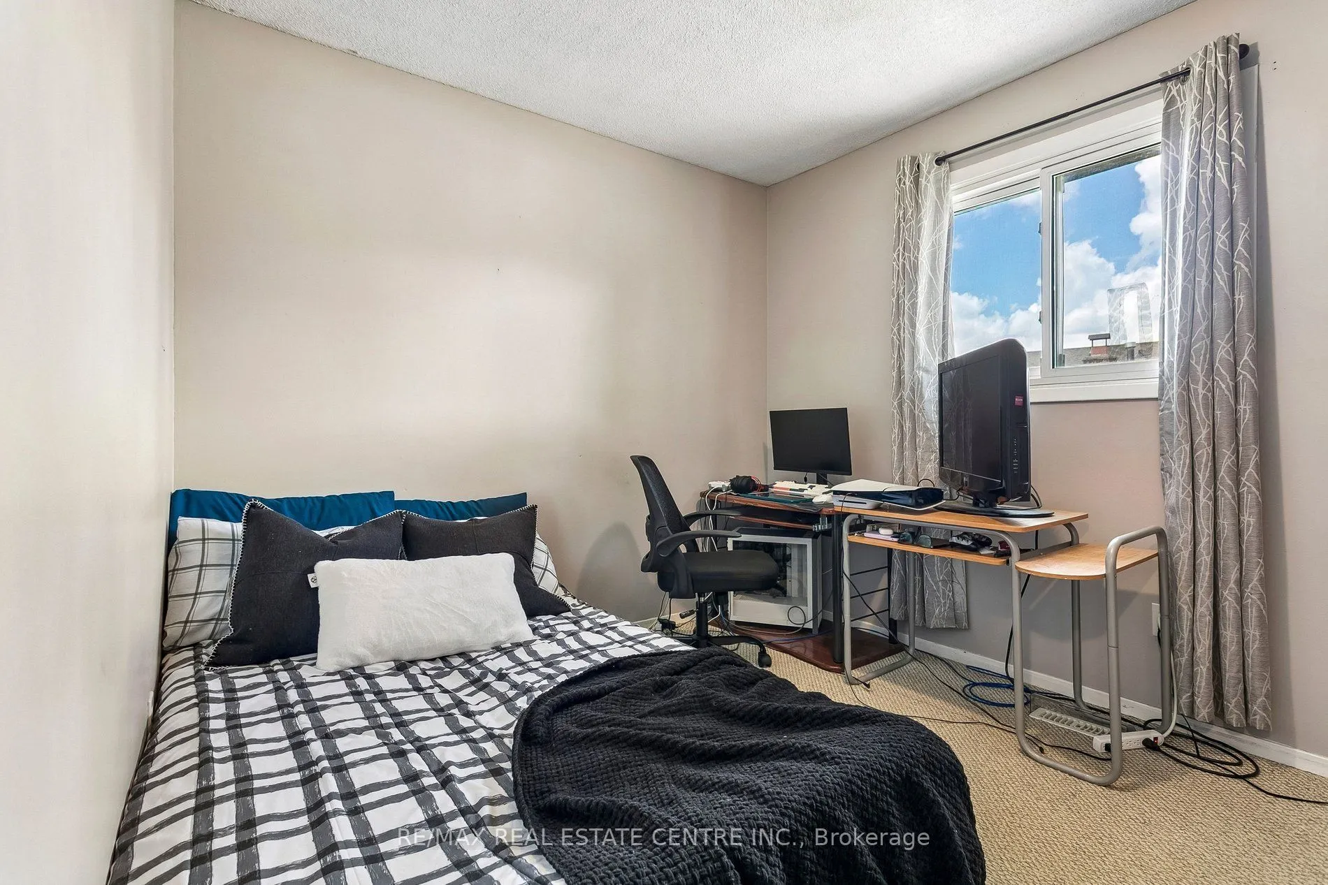 5 Hockley Path