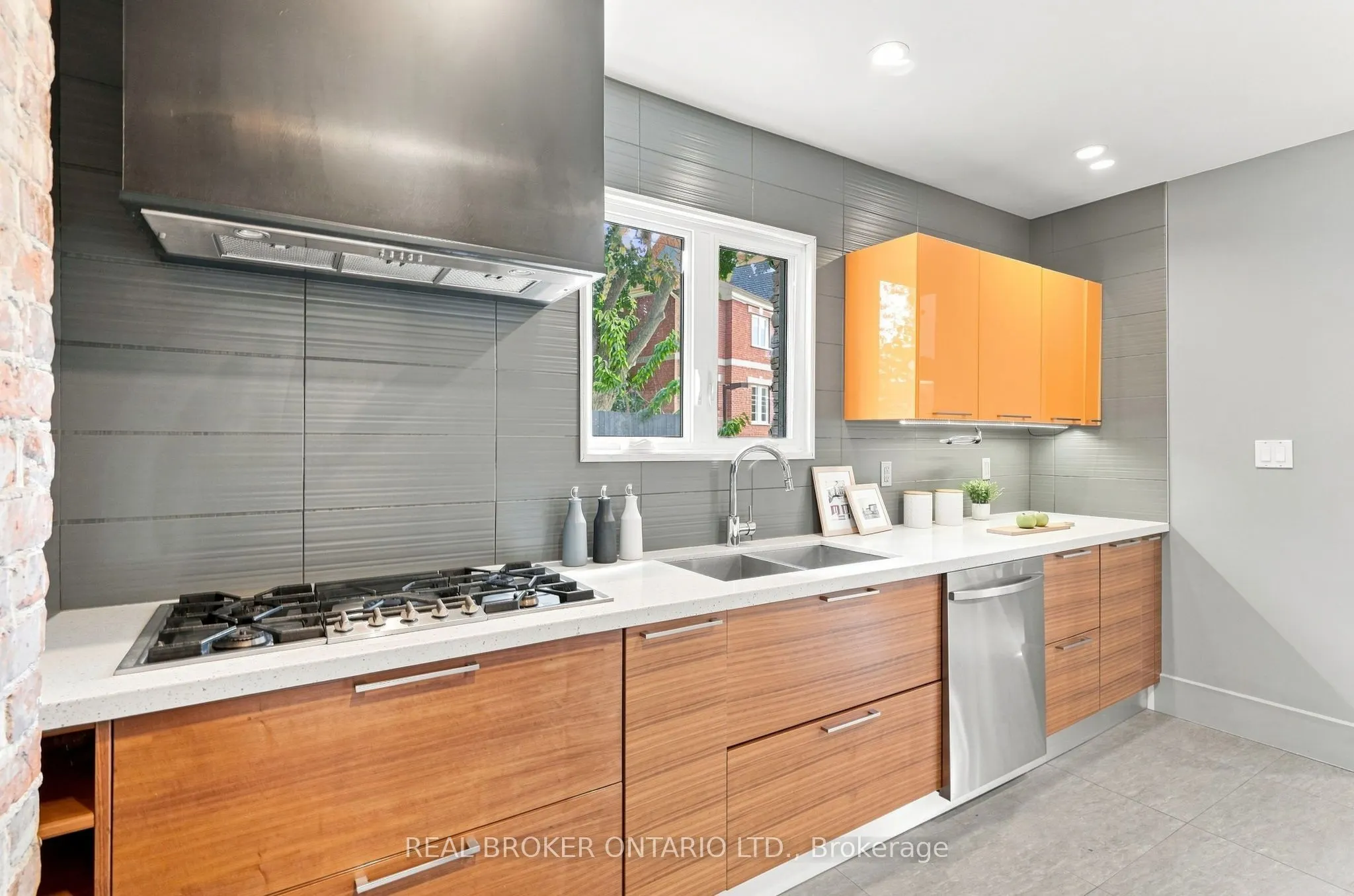671 Scarlett Road