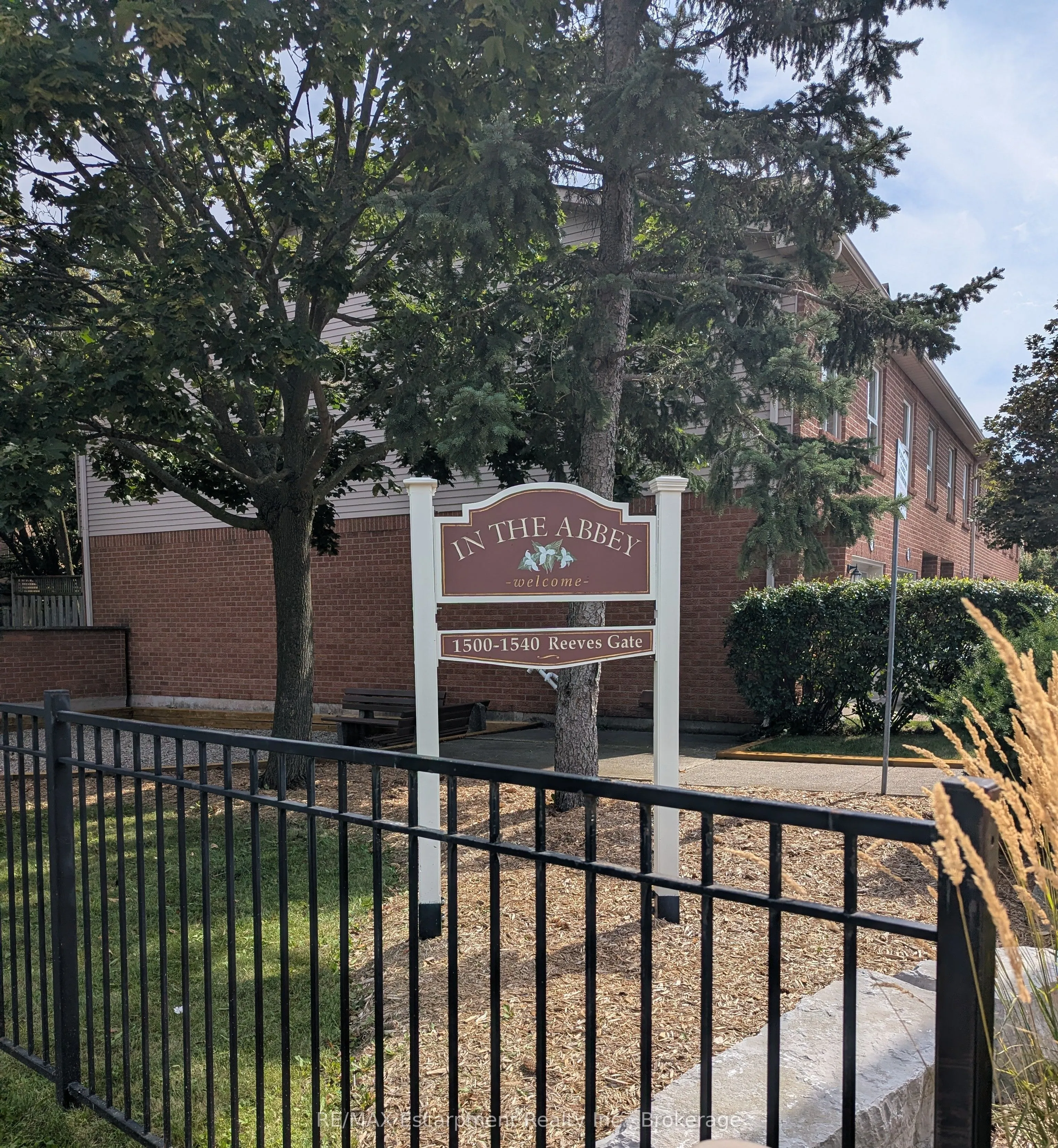 1500 Reeves Gate #1
