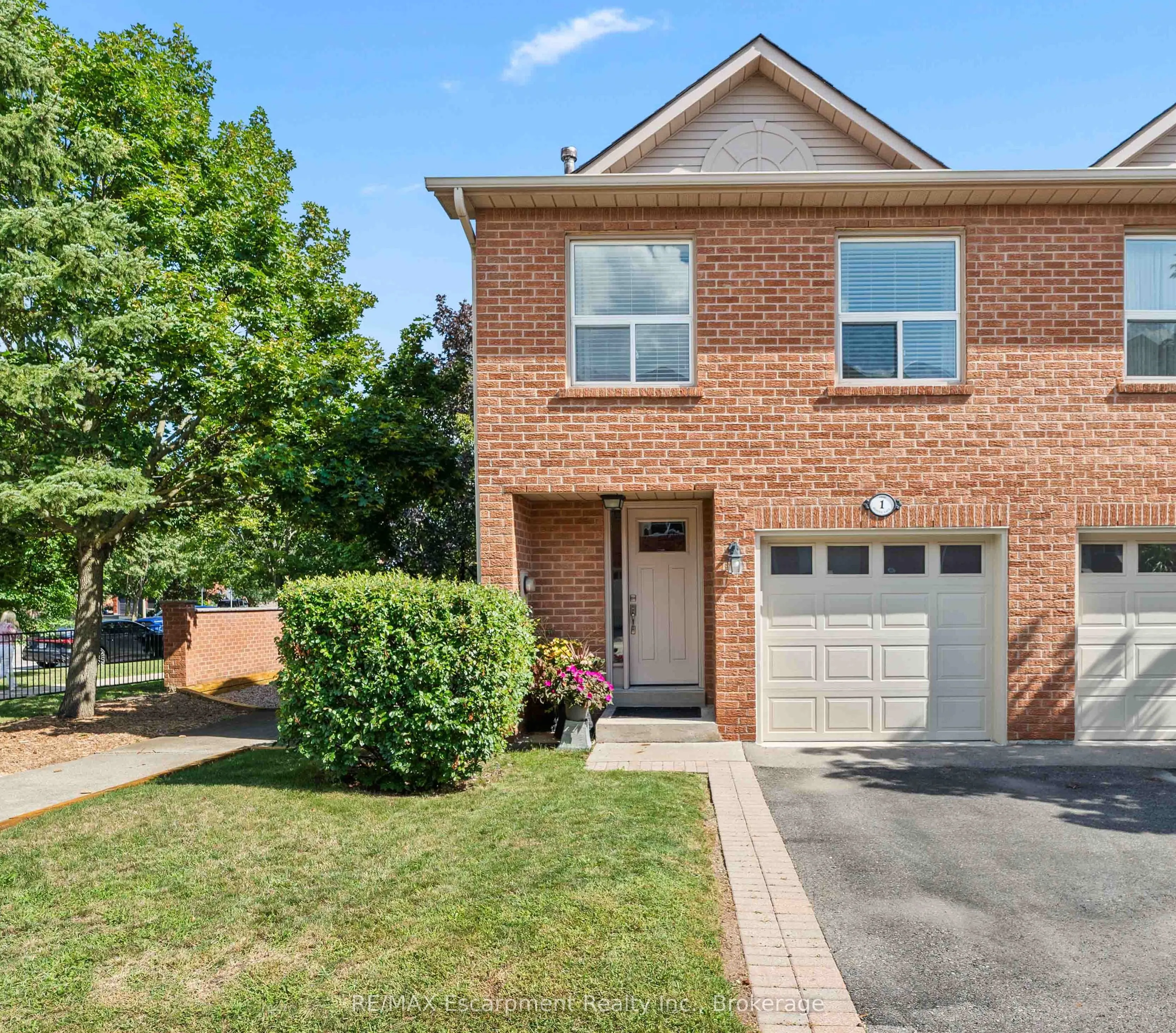 1500 Reeves Gate #1