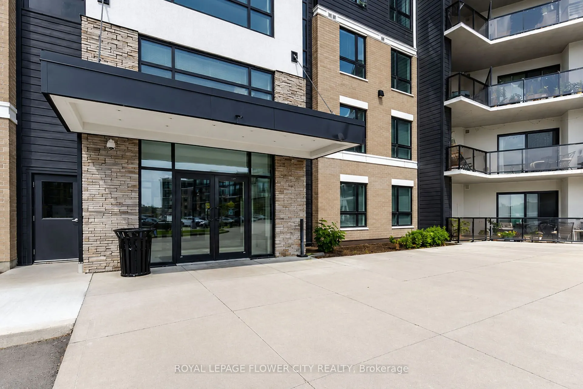630 Sauve Street #404