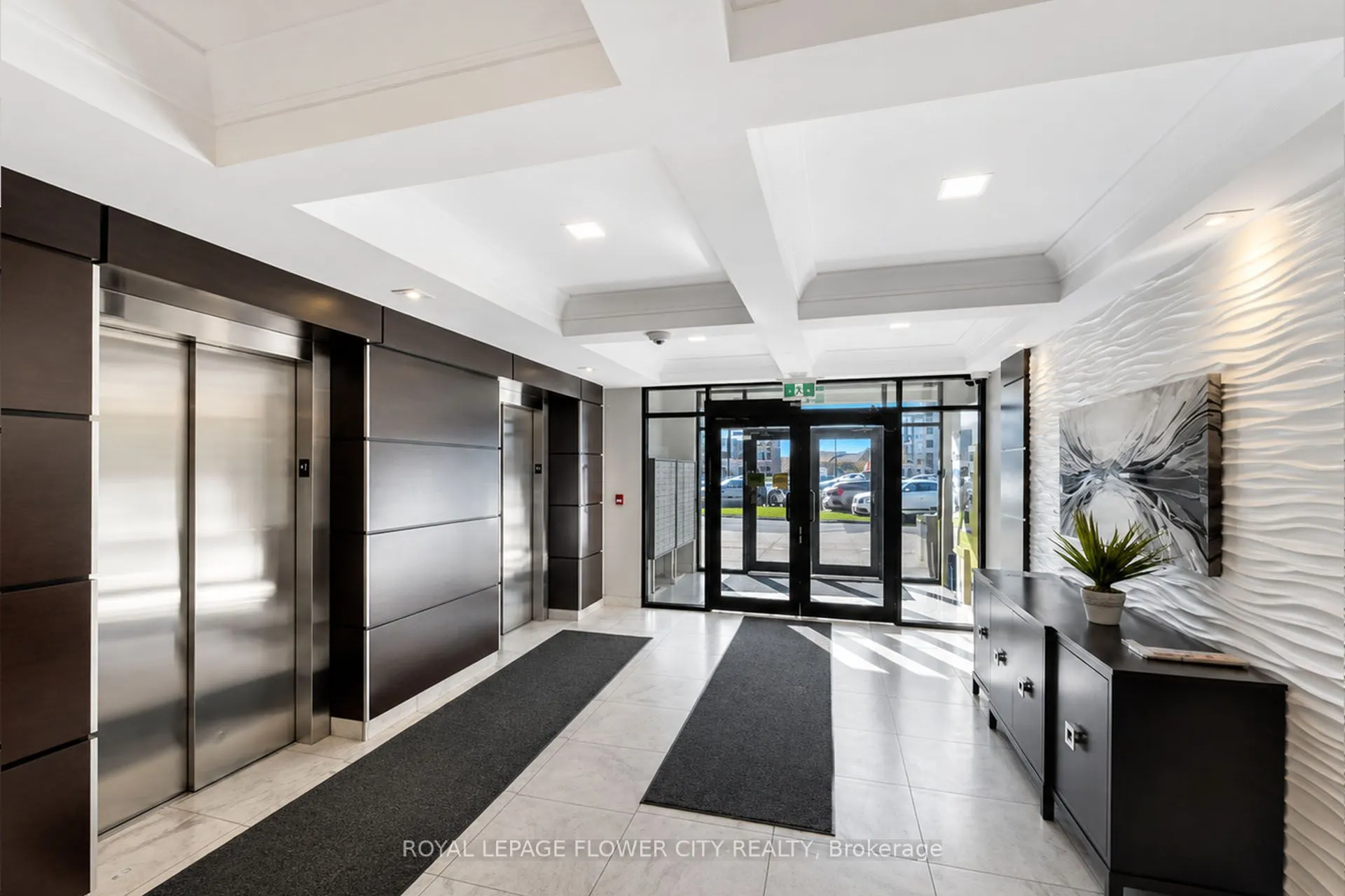 630 Sauve Street #404