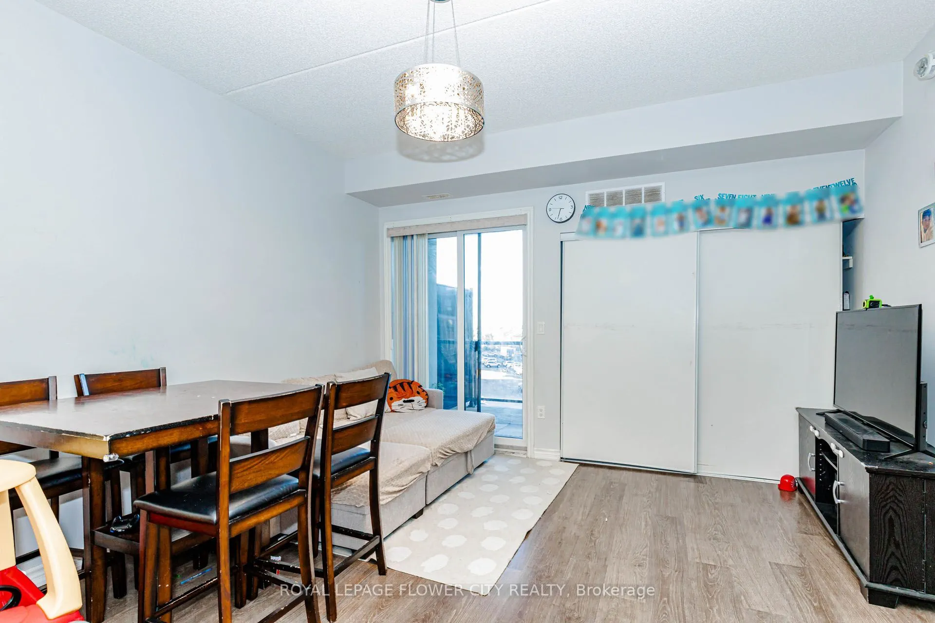 630 Sauve Street #404