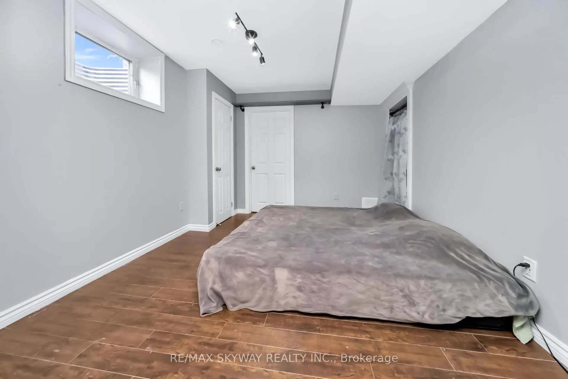 51 Learmont Avenue
