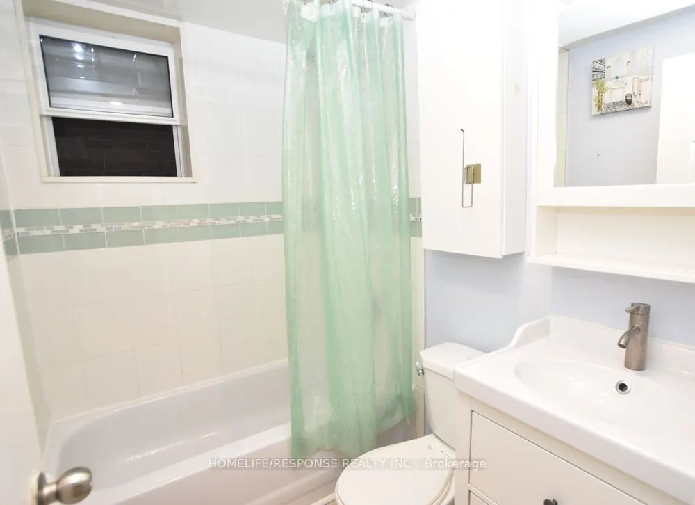 42 EMERALD Crescent #1