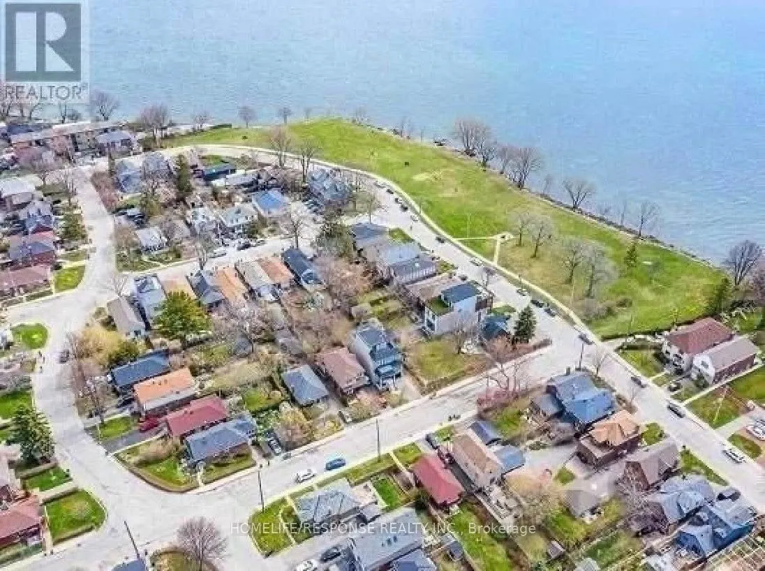 42 EMERALD Crescent #1