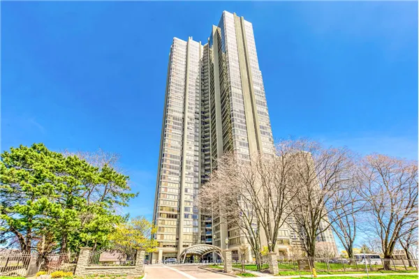 2045 Lakeshore Boulevard W
