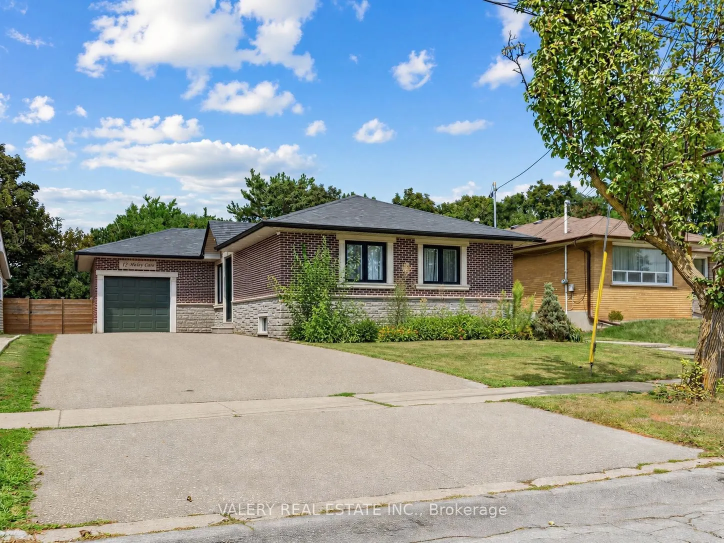 12 Arkley Crescent #Lower #2