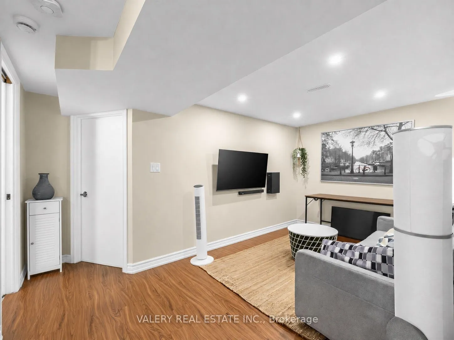 12 Arkley Crescent #Lower #2