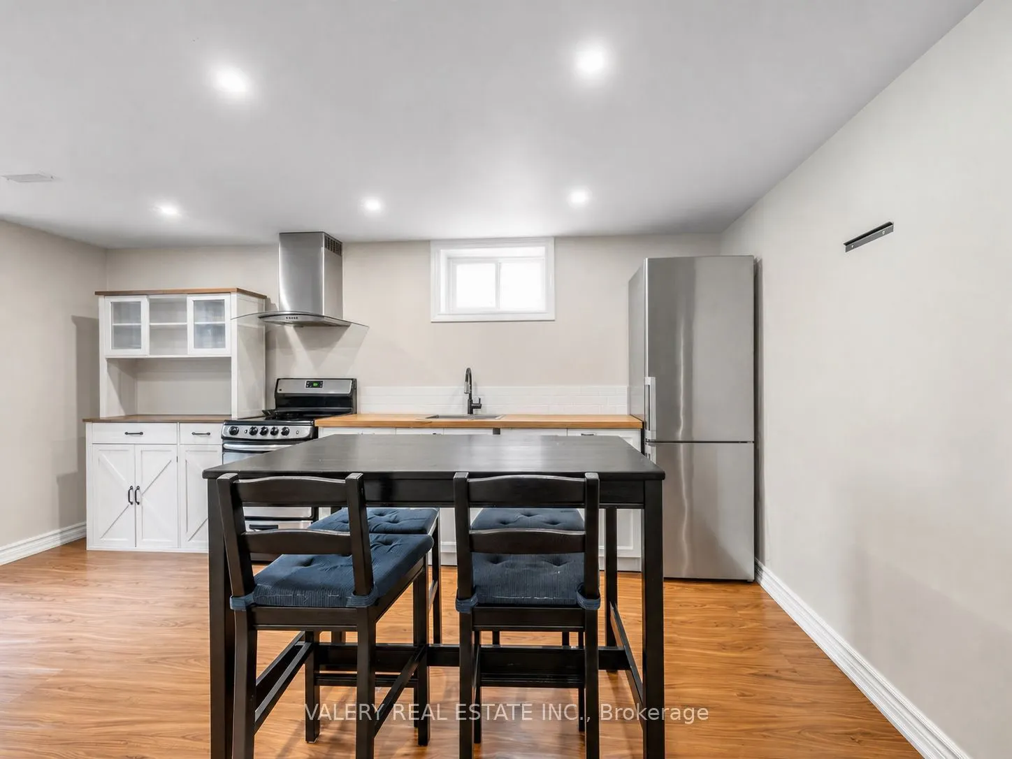 12 Arkley Crescent #Lower #2