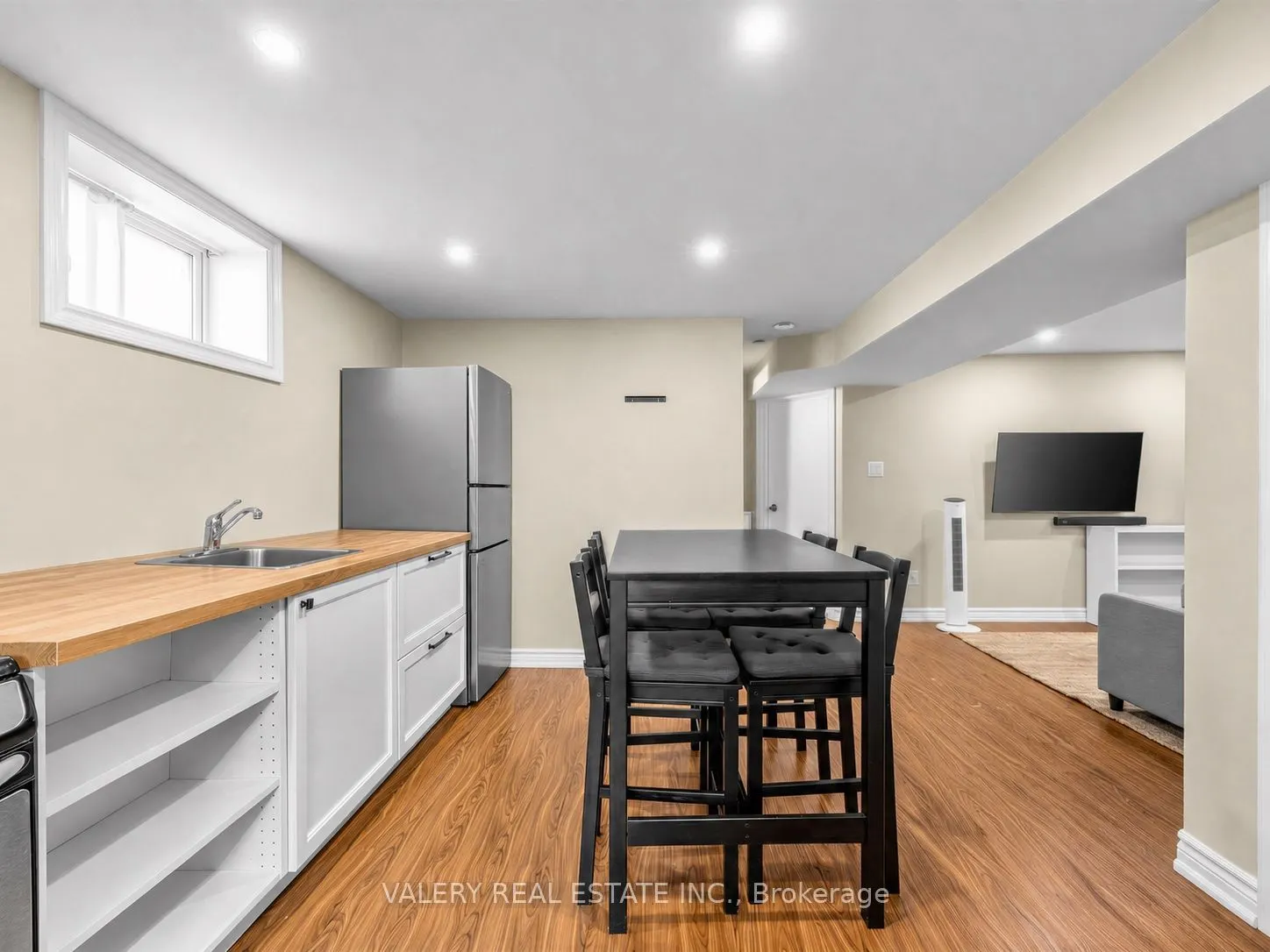 12 Arkley Crescent #Lower #2