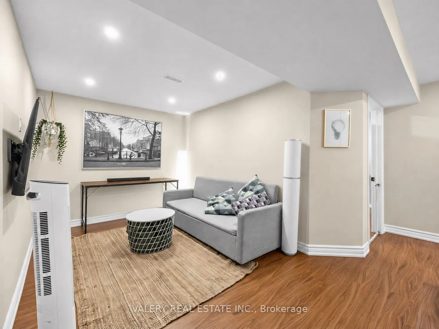 12 Arkley Crescent #Lower #2