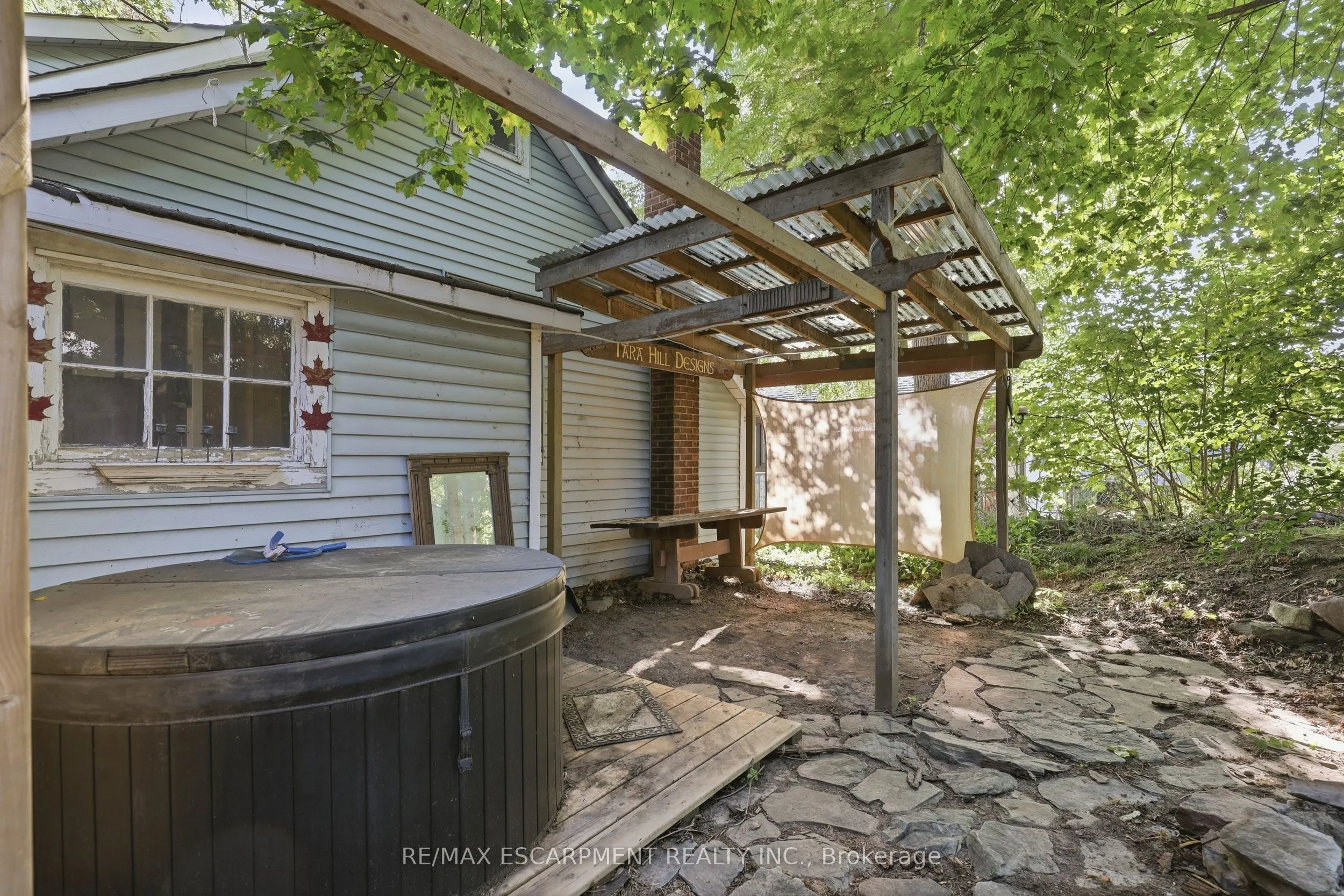 152 Commercial Street