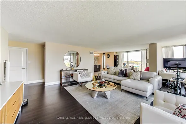 2045 Lake Shore Boulevard W