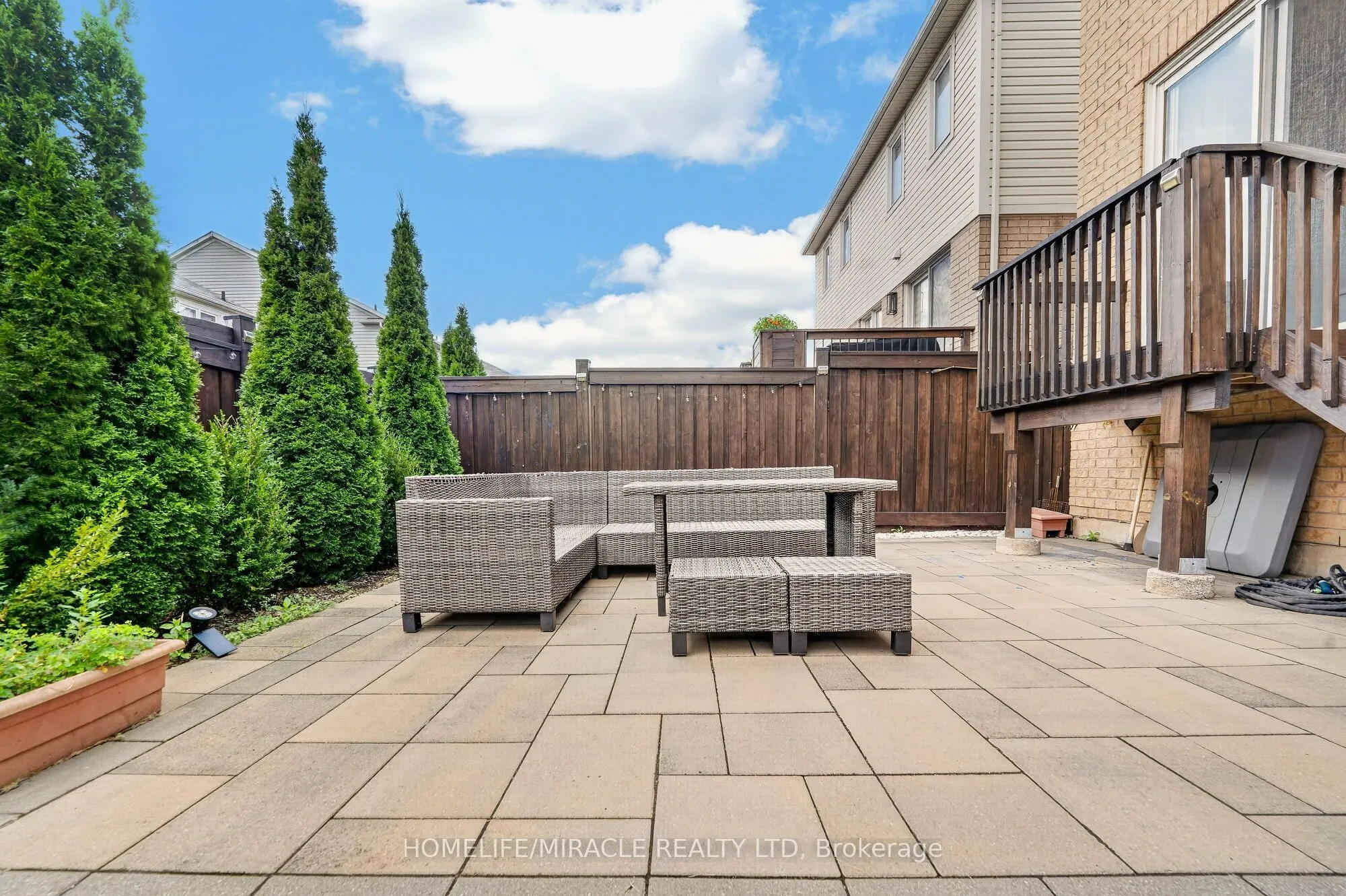 452 Tyrone Crescent