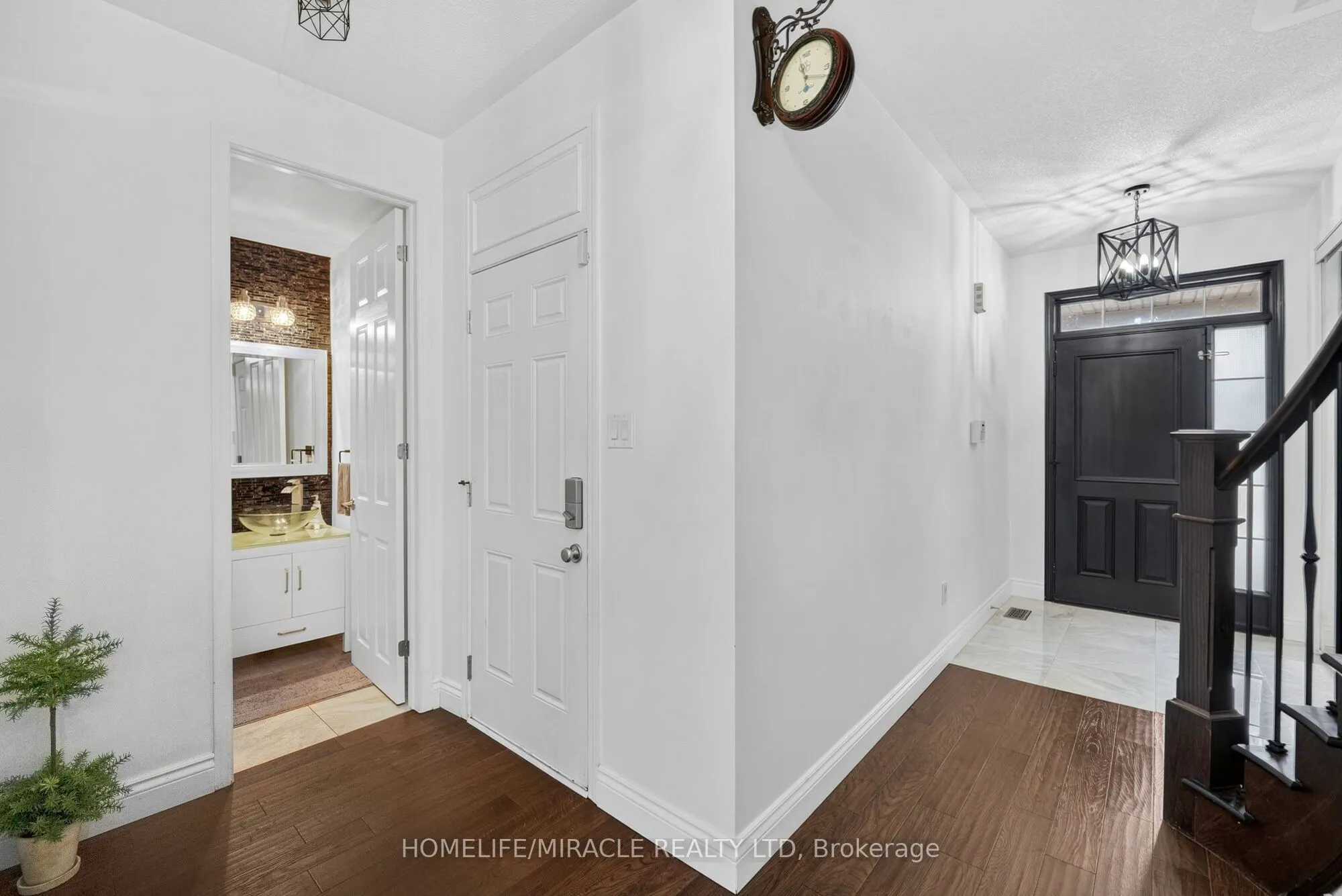 452 Tyrone Crescent