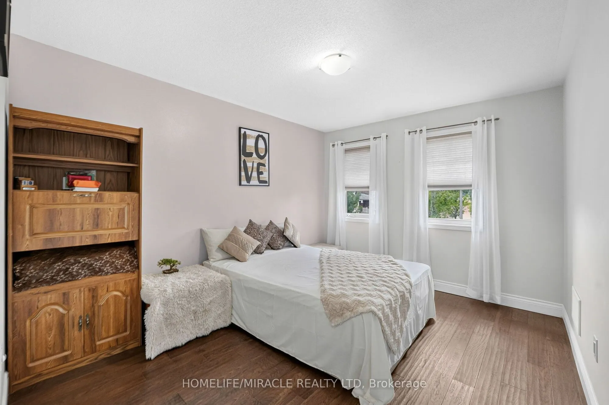 452 Tyrone Crescent