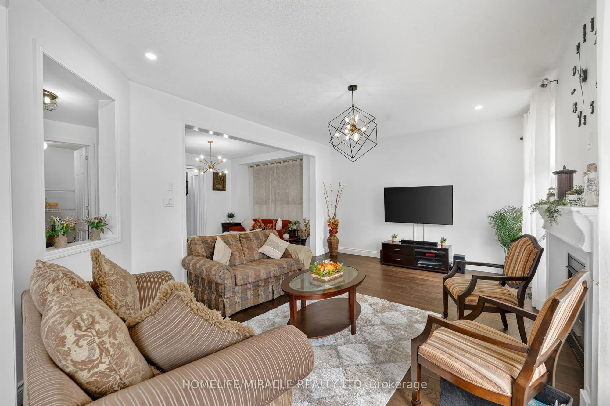 452 Tyrone Crescent
