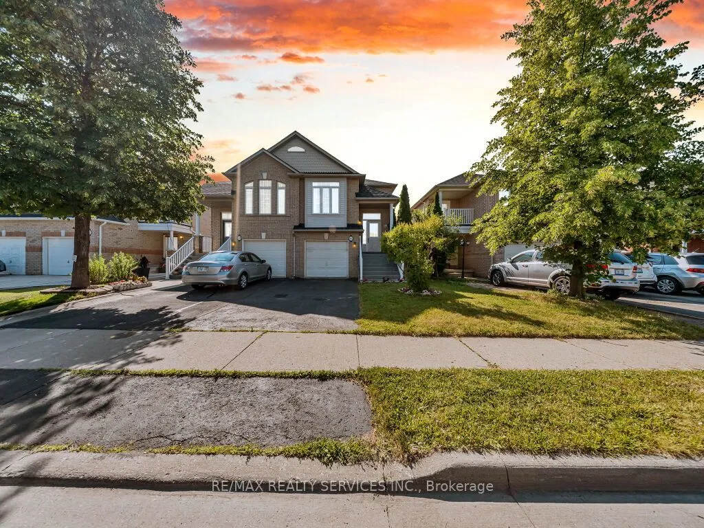101 River Rock Crescent