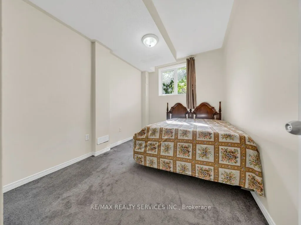 101 River Rock Crescent