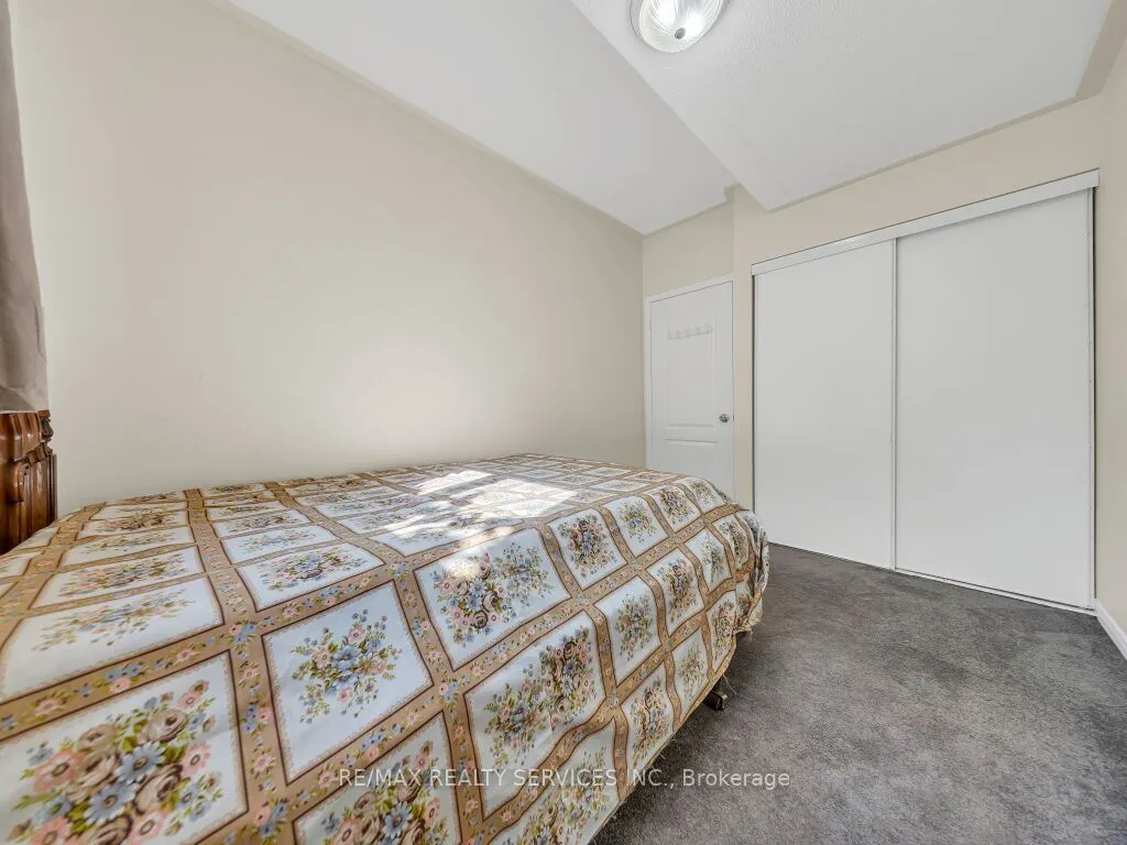 101 River Rock Crescent