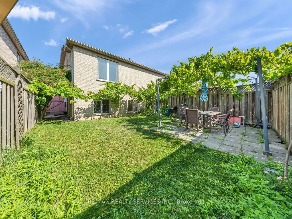 101 River Rock Crescent