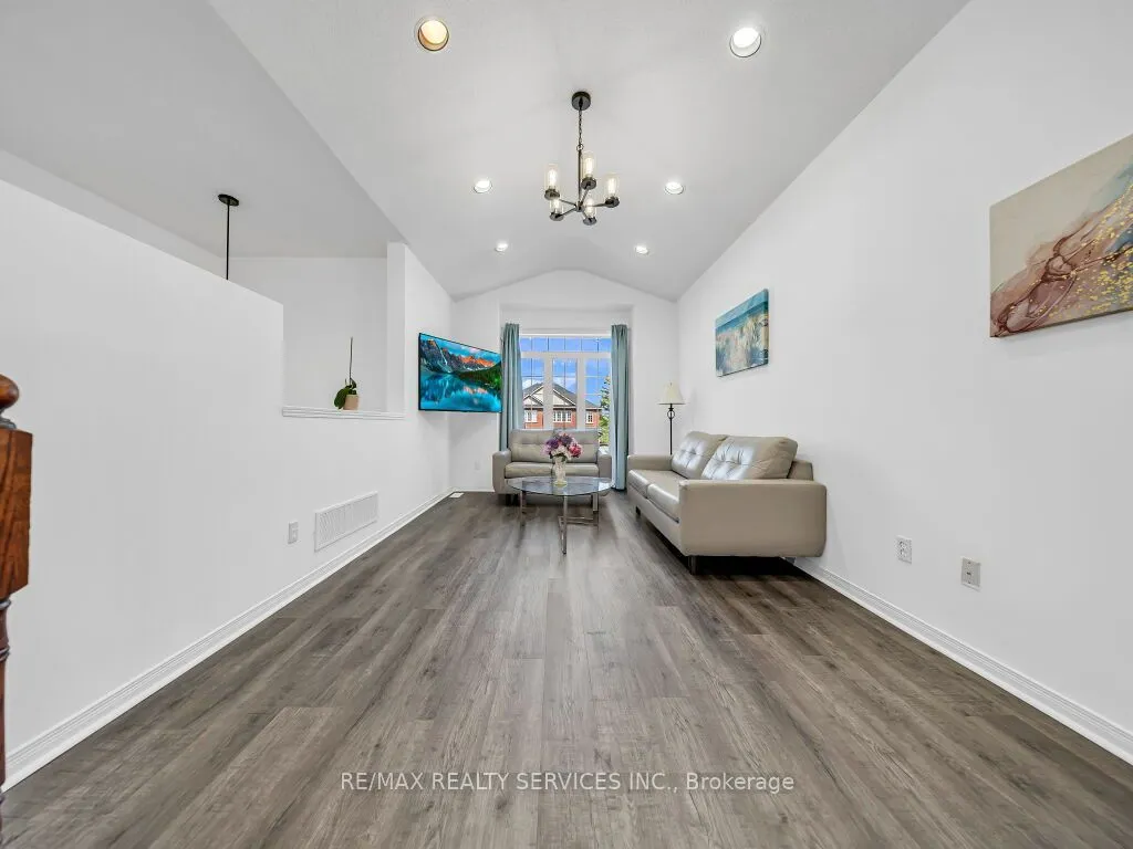 101 River Rock Crescent