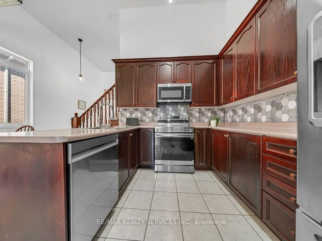 101 River Rock Crescent