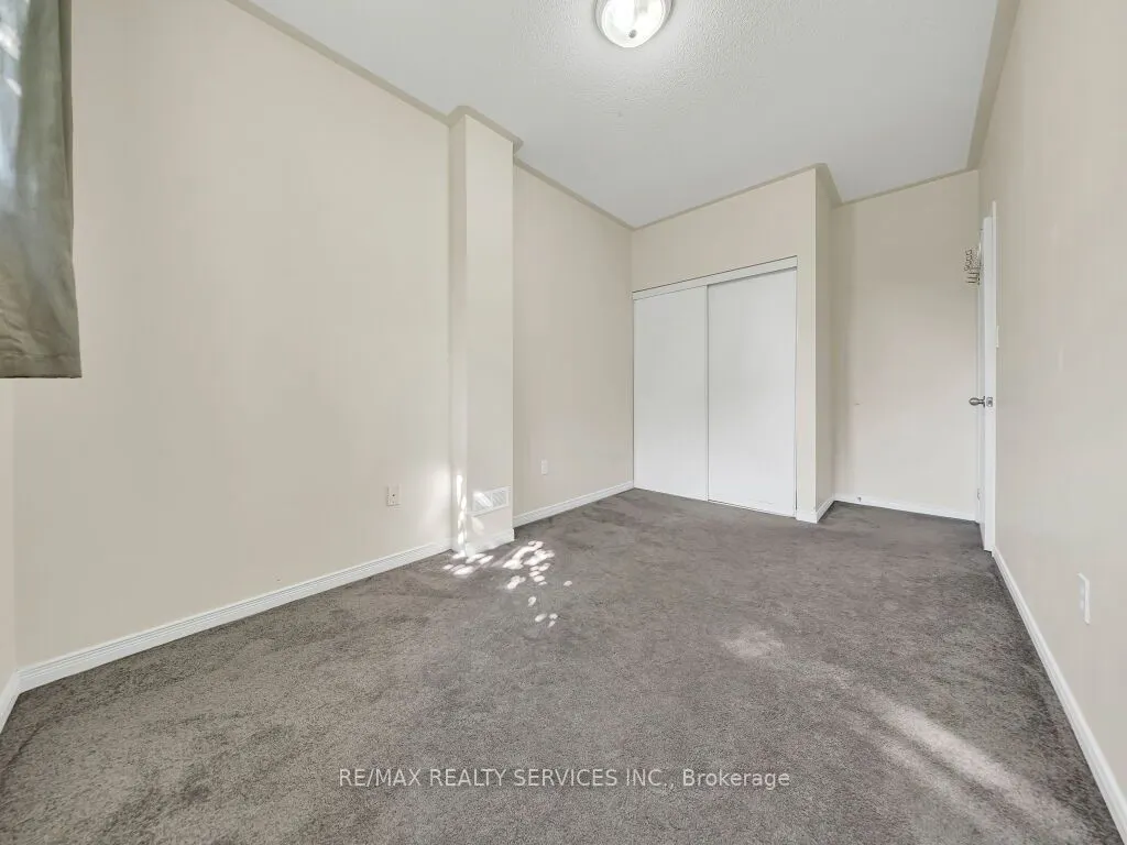 101 River Rock Crescent
