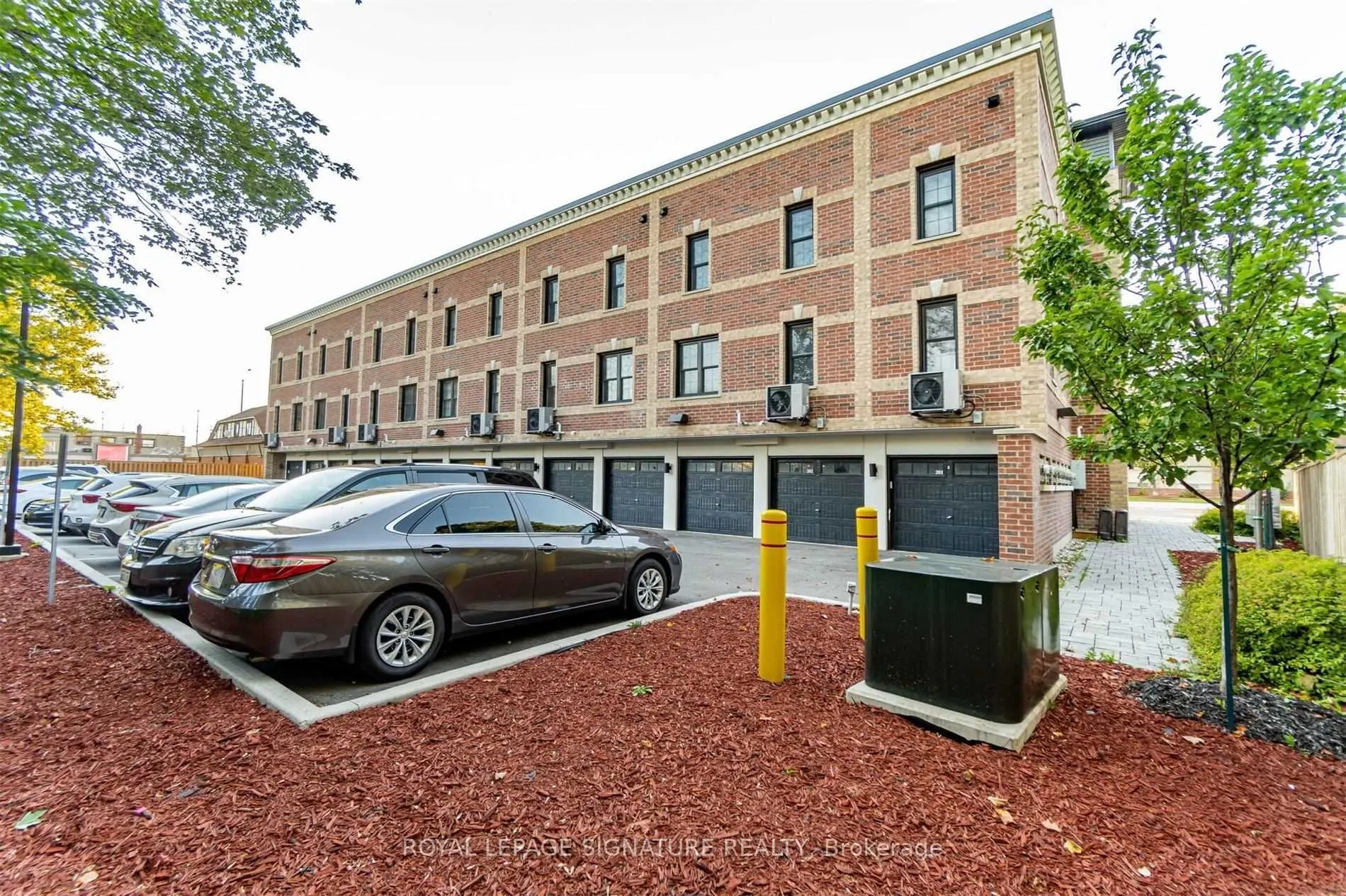 760 Lakeshore Road E #202
