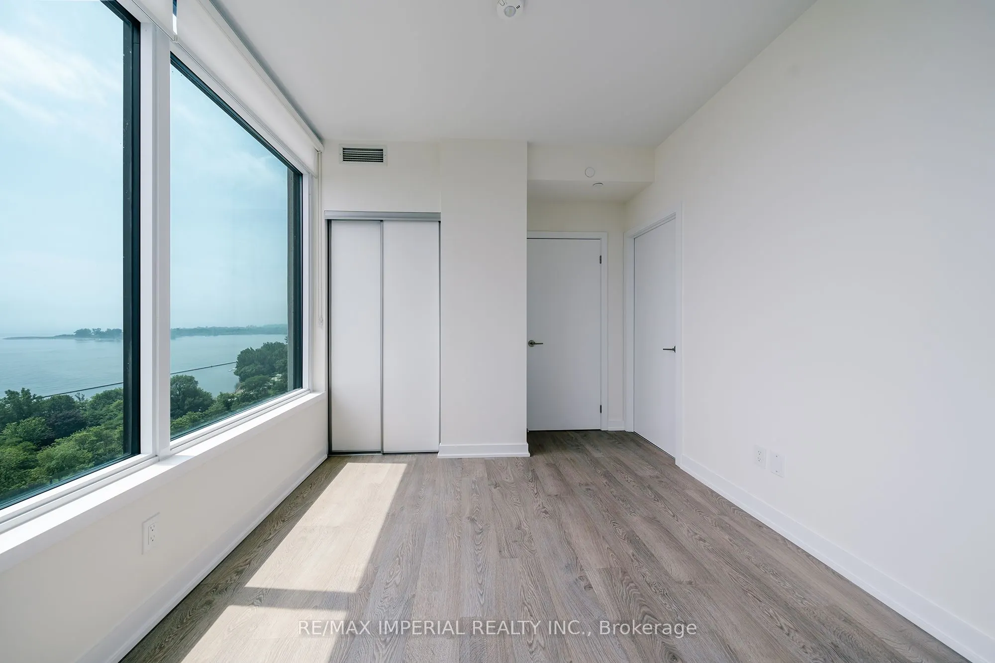 1926 Lakeshore Boulevard W #1607