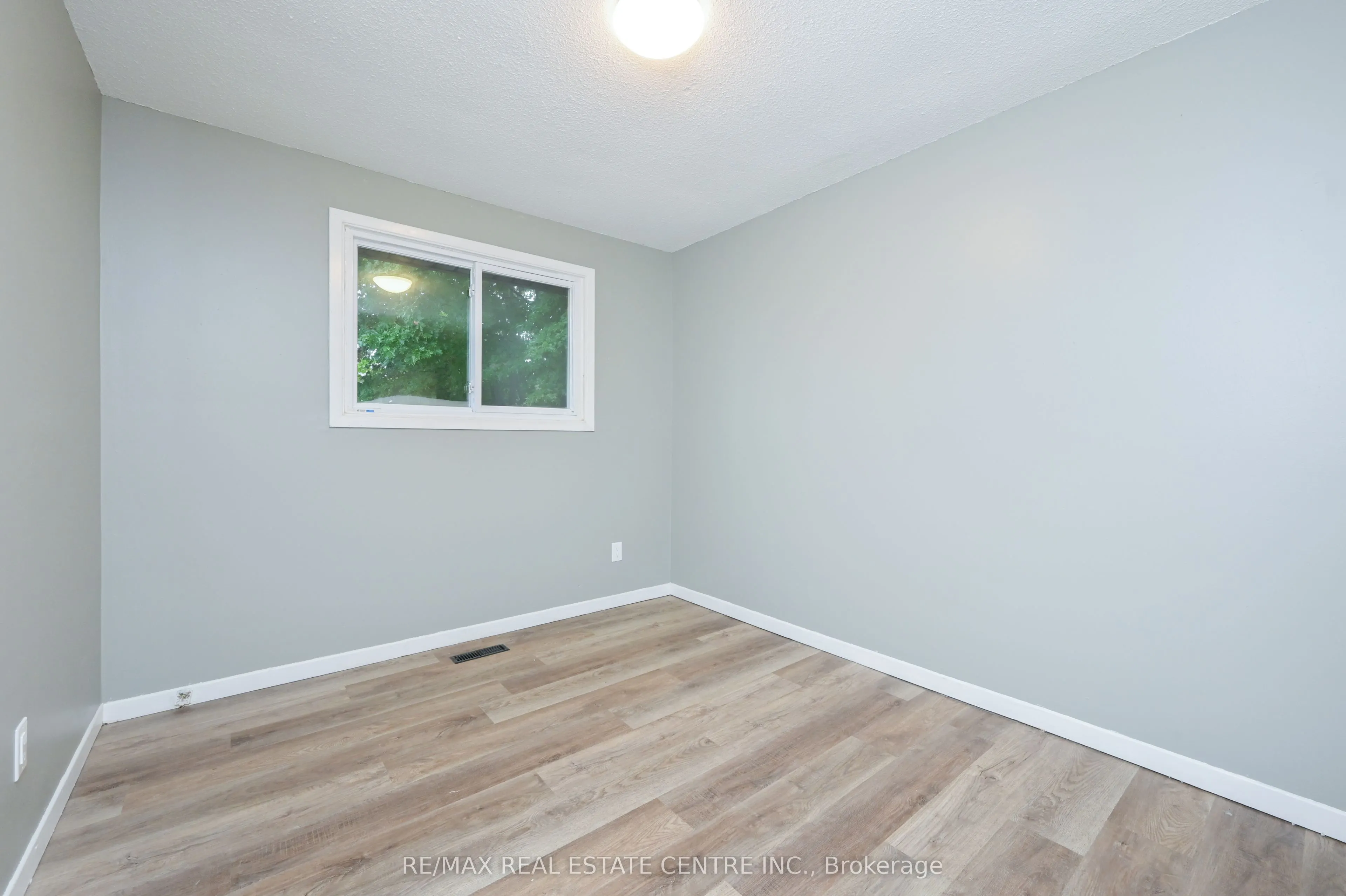 116 Burbank Crescent