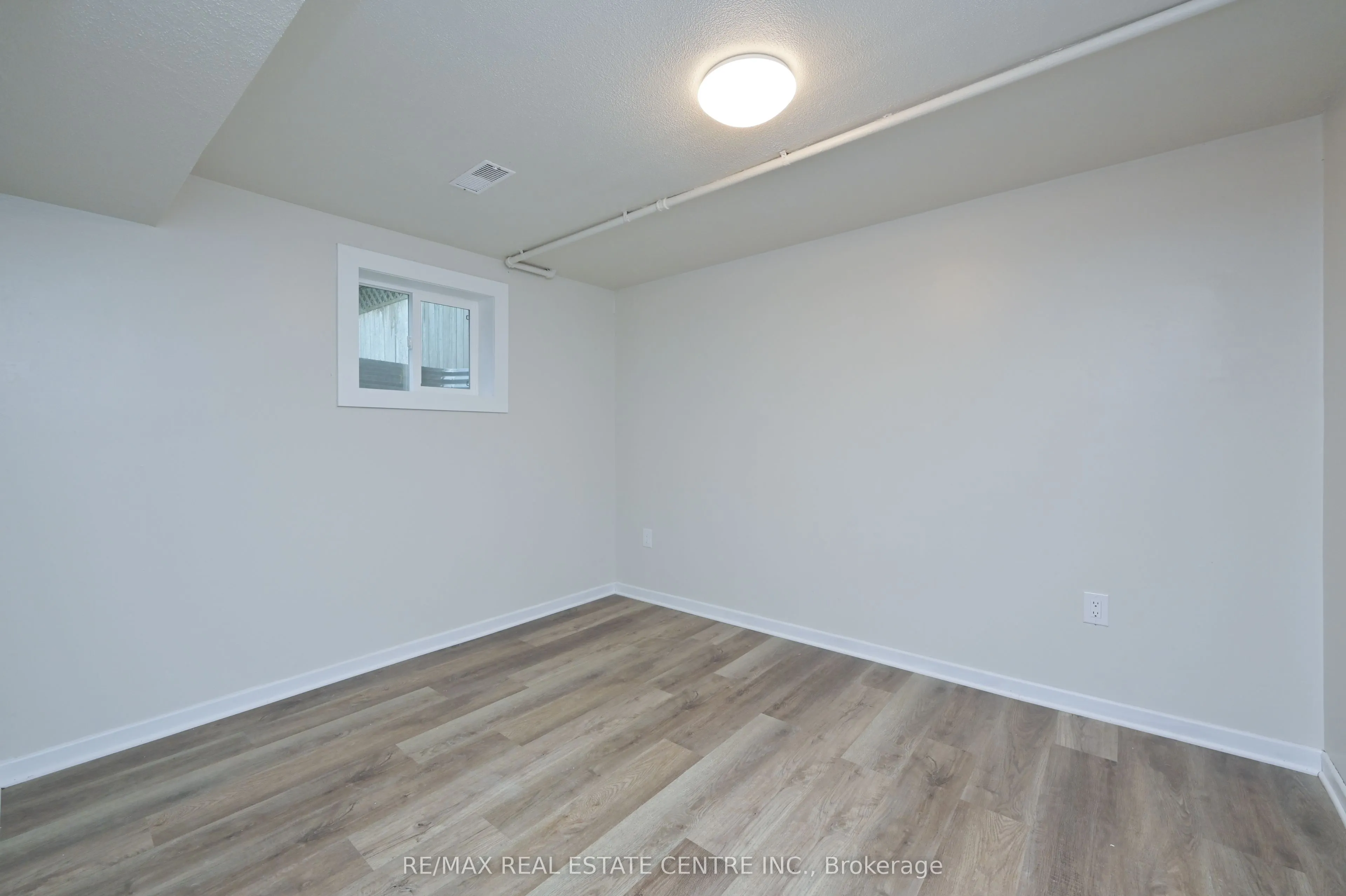 116 Burbank Crescent