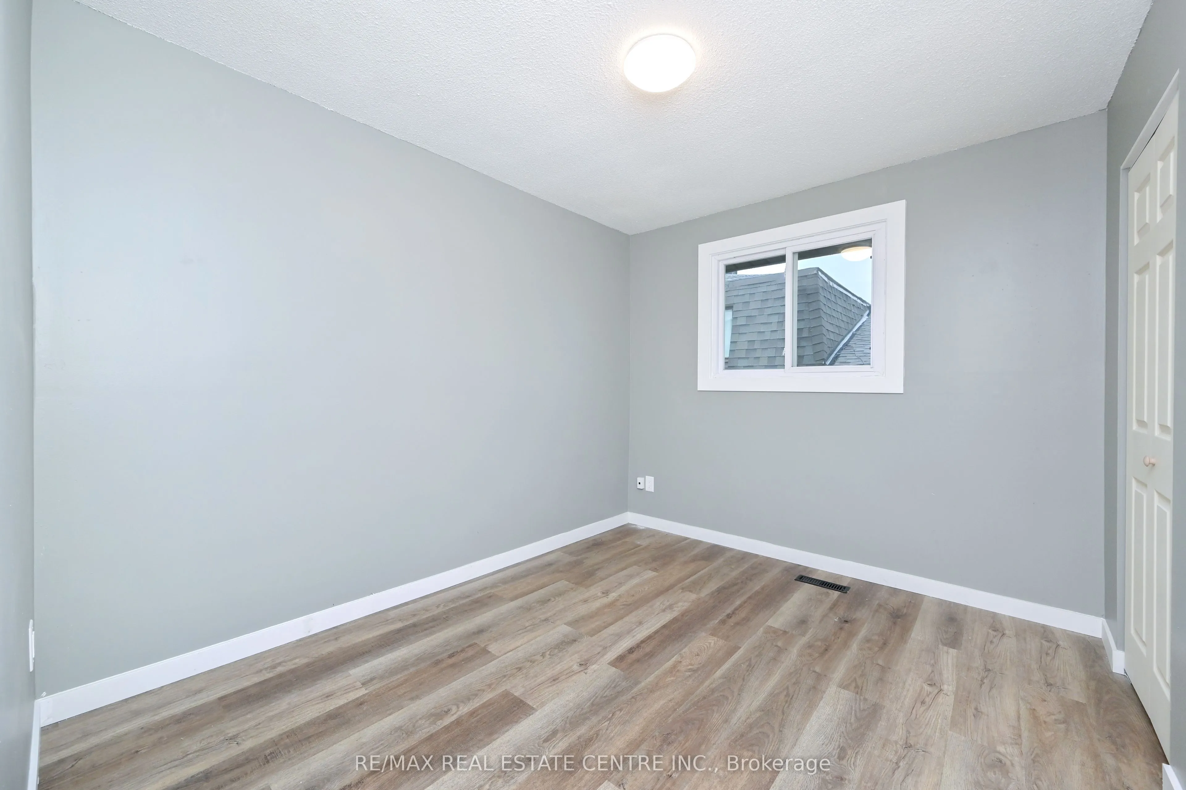 116 Burbank Crescent