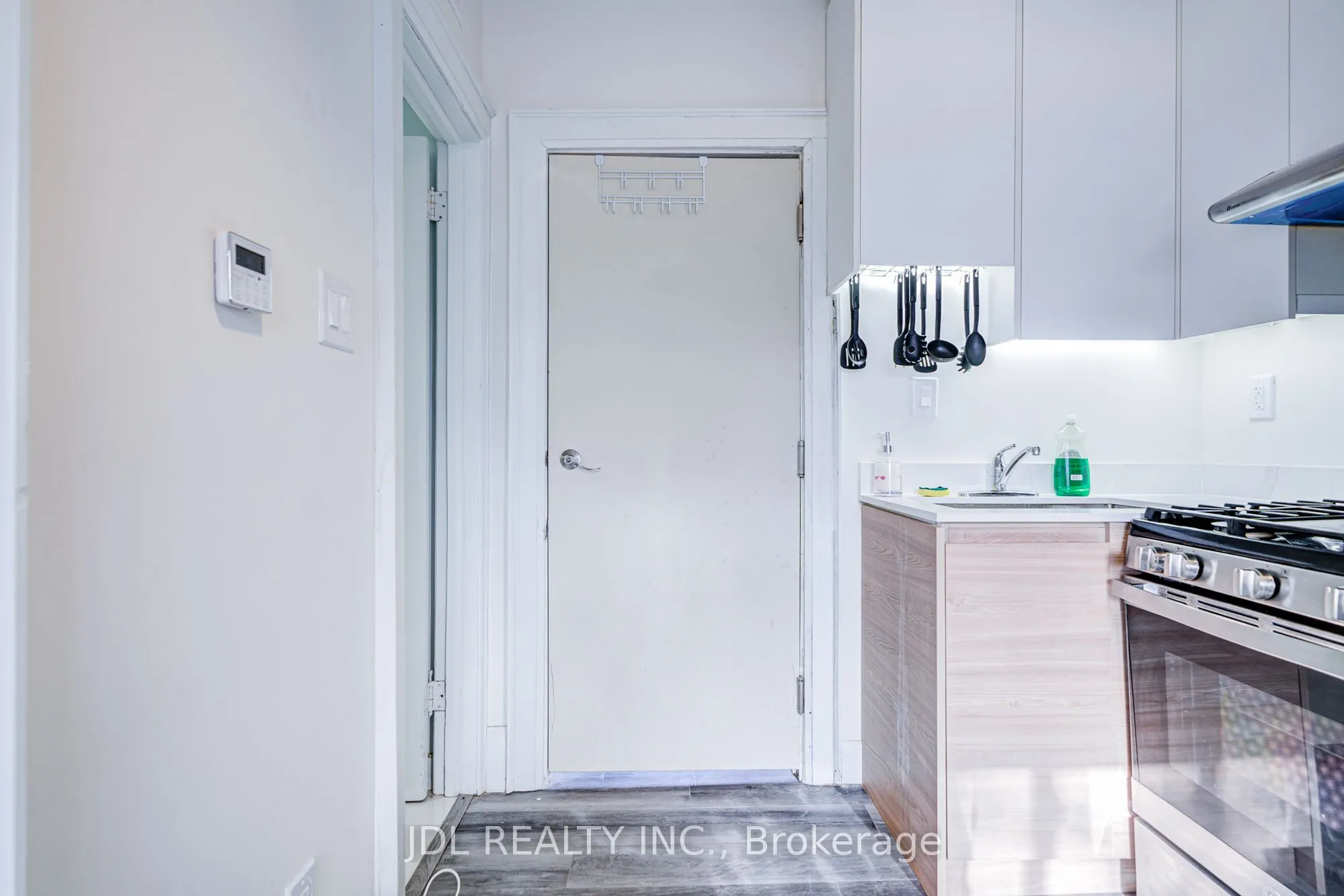 5 Sorauren Avenue #6