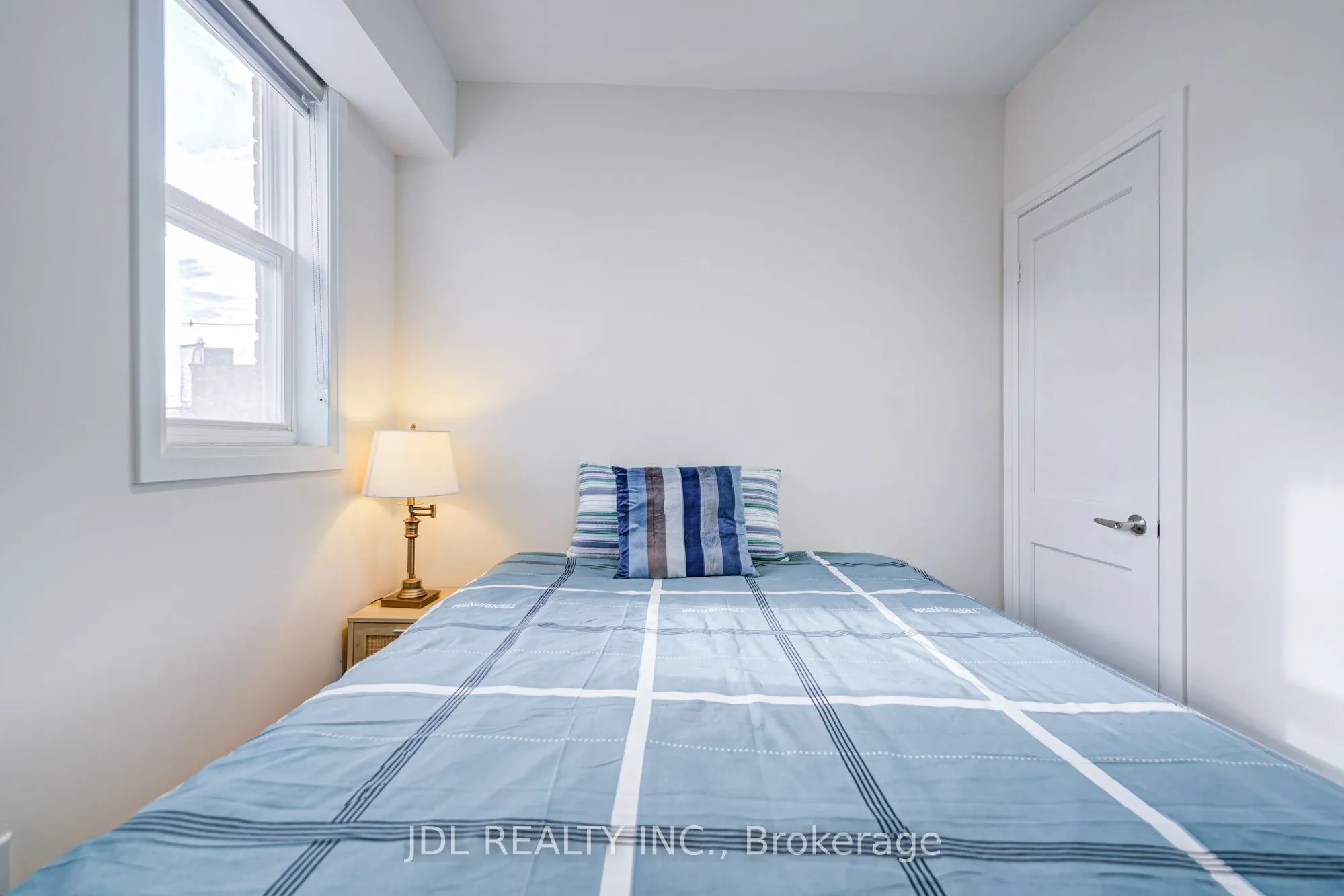 5 Sorauren Avenue #6