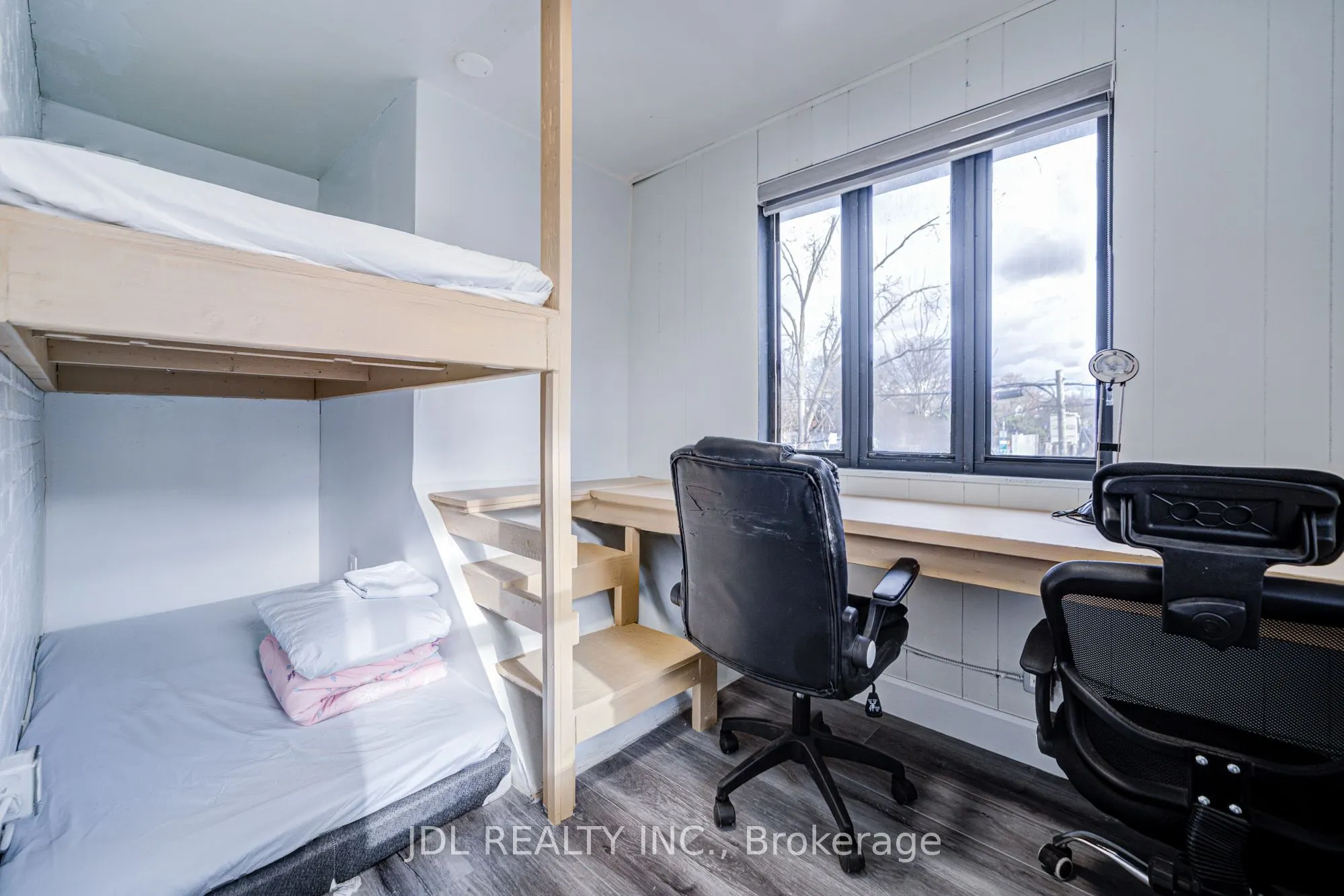 5 Sorauren Avenue #6