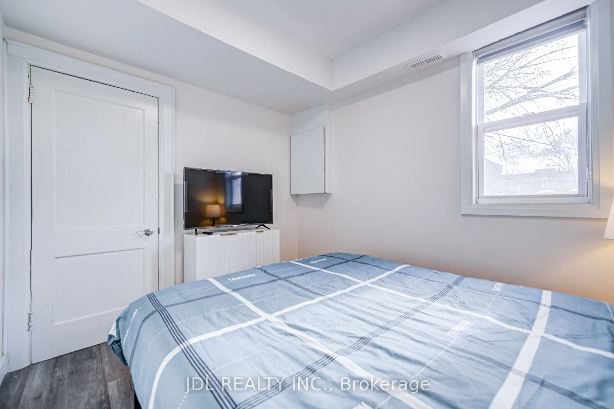 5 Sorauren Avenue #6
