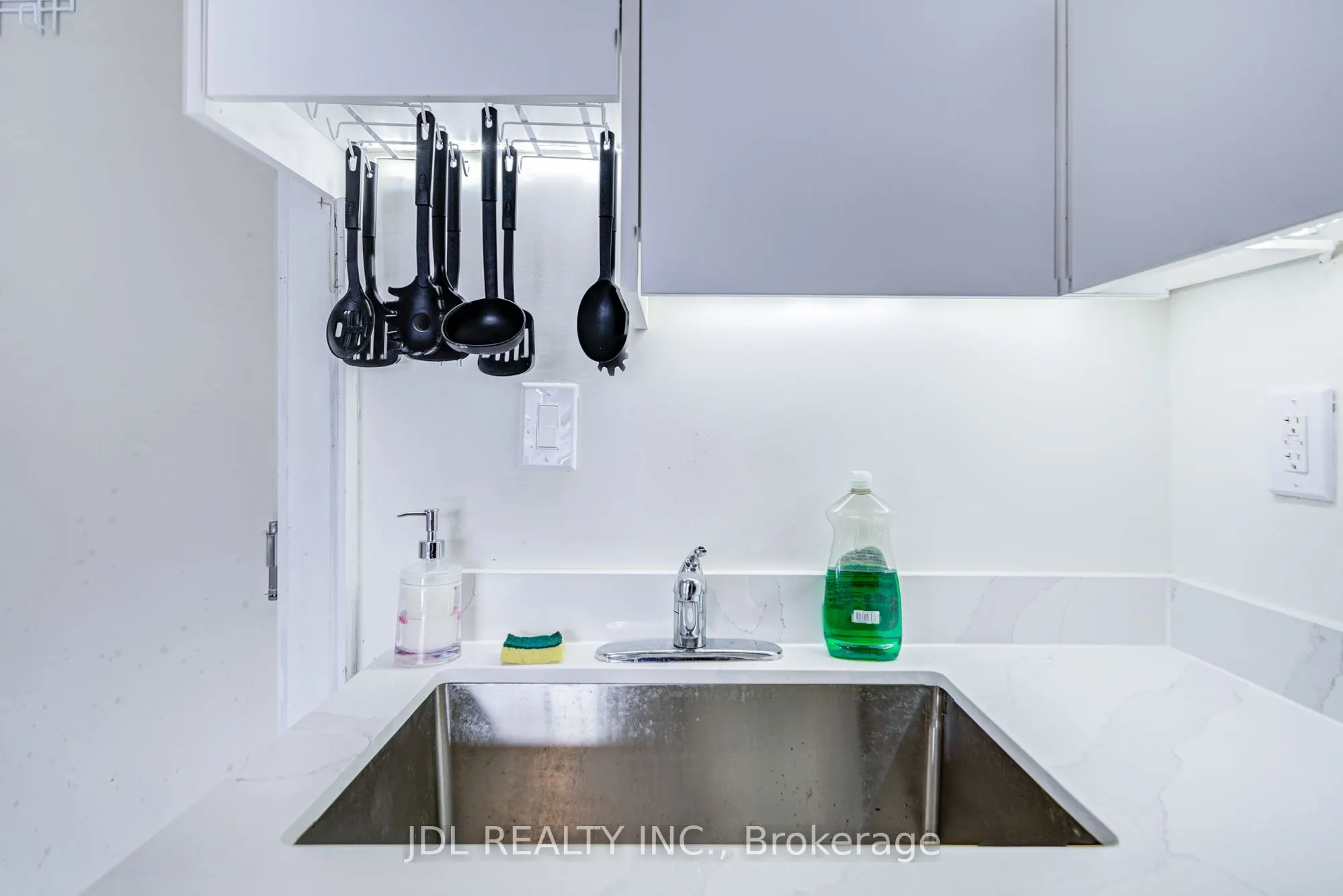 5 Sorauren Avenue #6