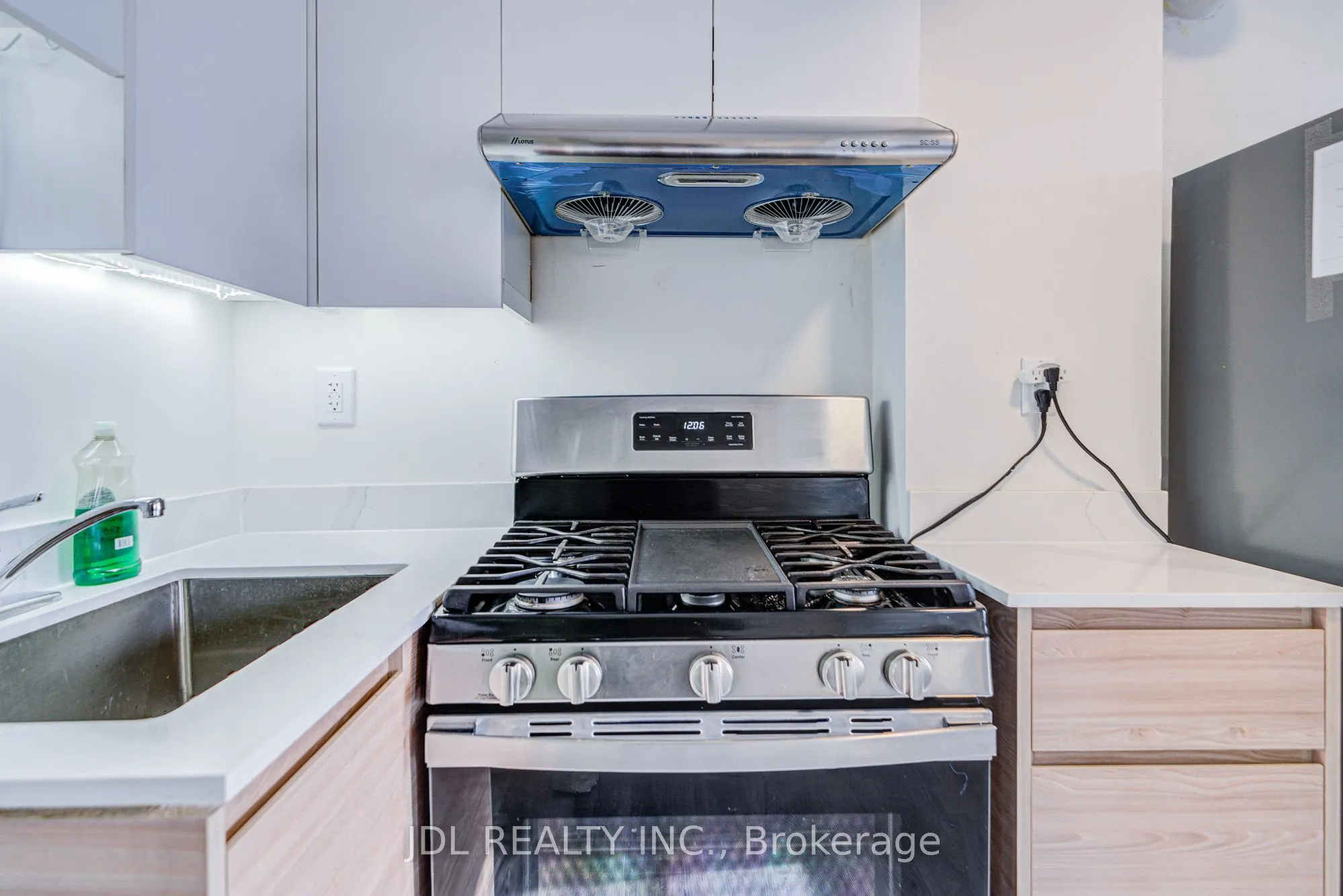 5 Sorauren Avenue #6