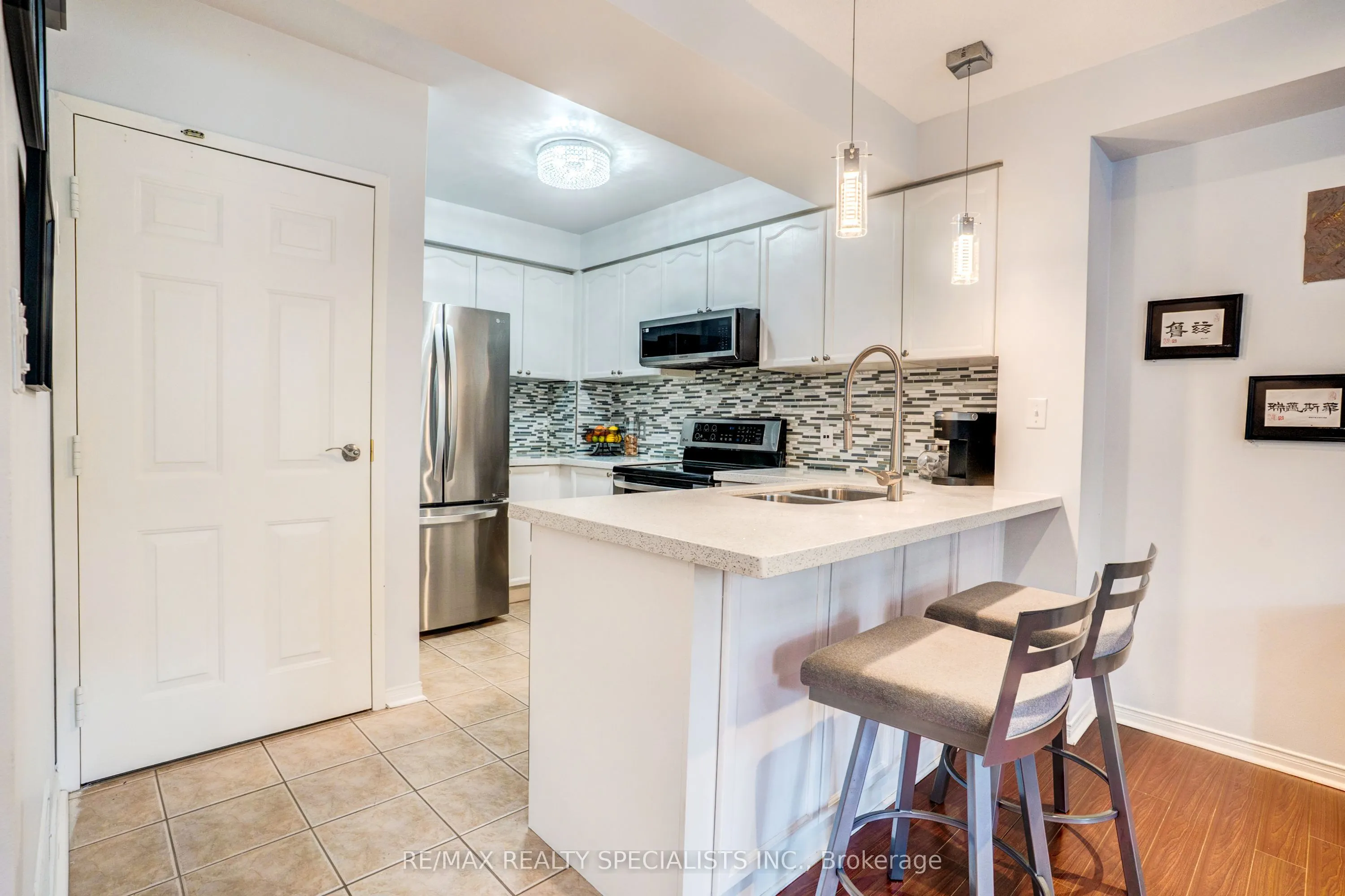 615 Shoreline Drive #11