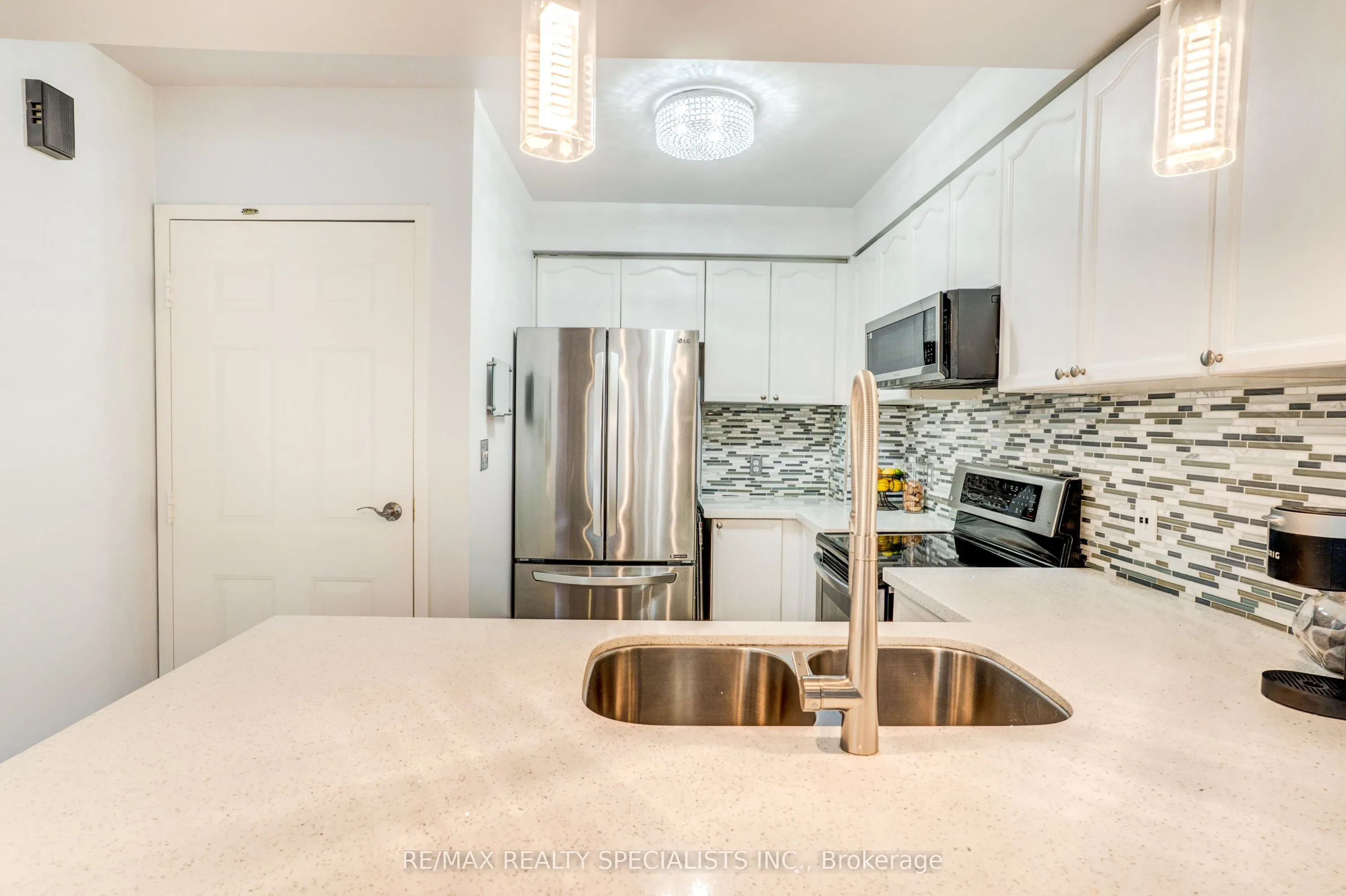 615 Shoreline Drive #11