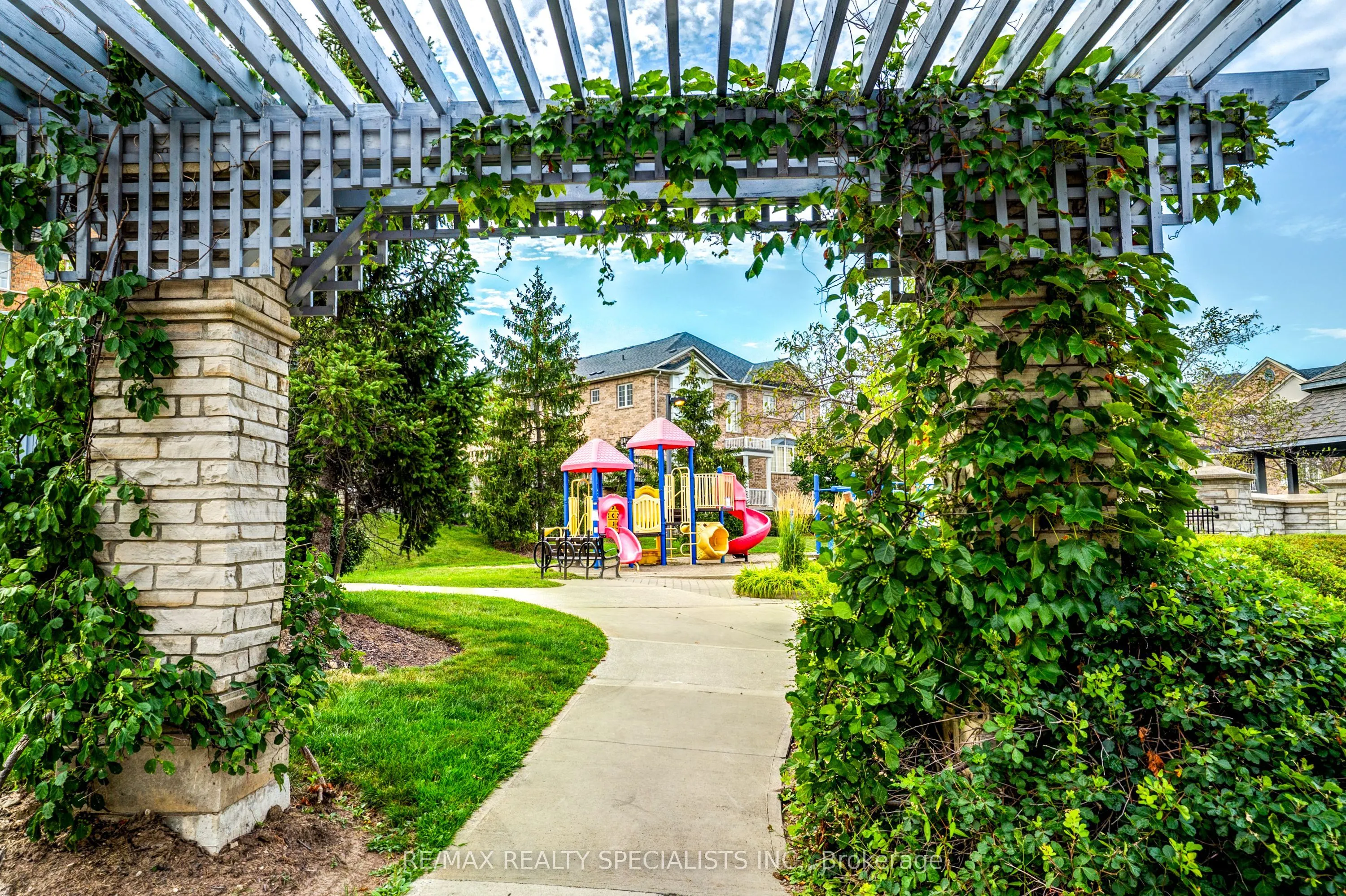 615 Shoreline Drive #11