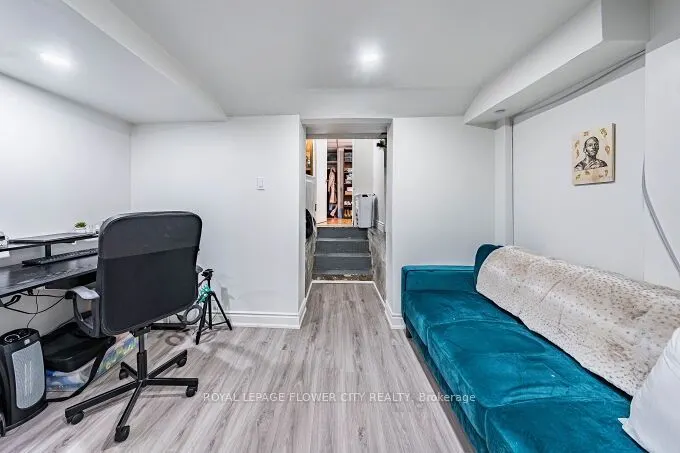 3 Clayhall Crescent
