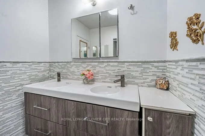 3 Clayhall Crescent