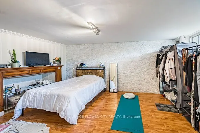 3 Clayhall Crescent
