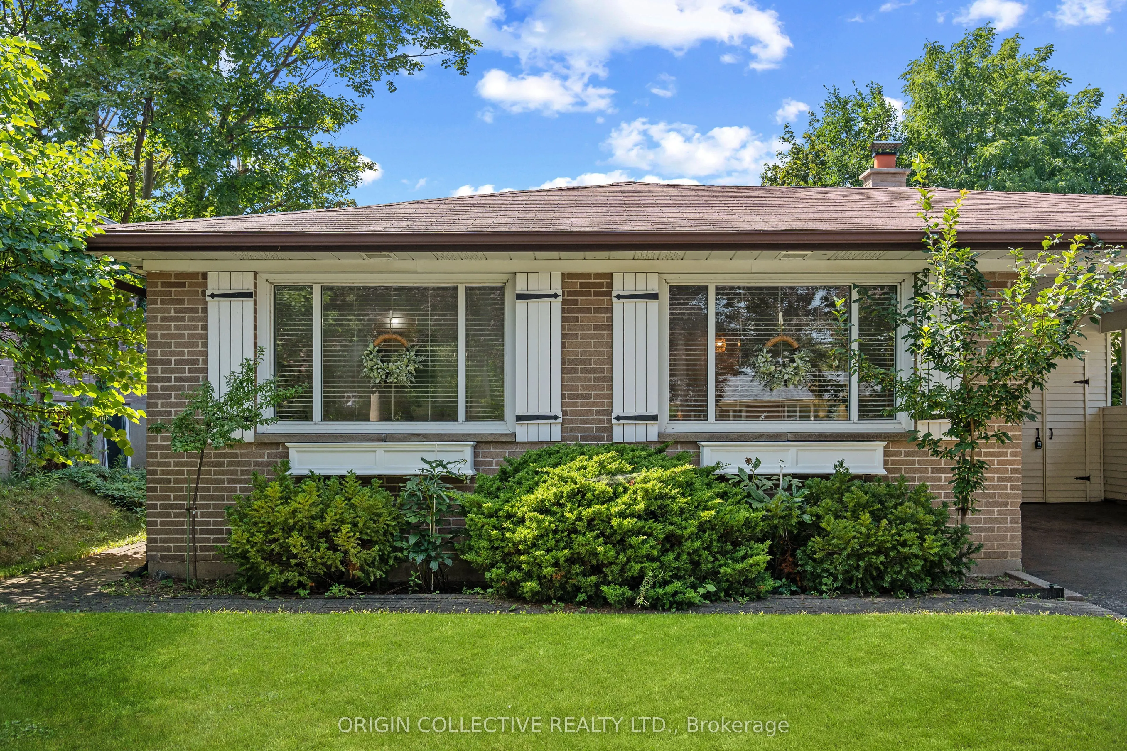 983 Parthia Crescent