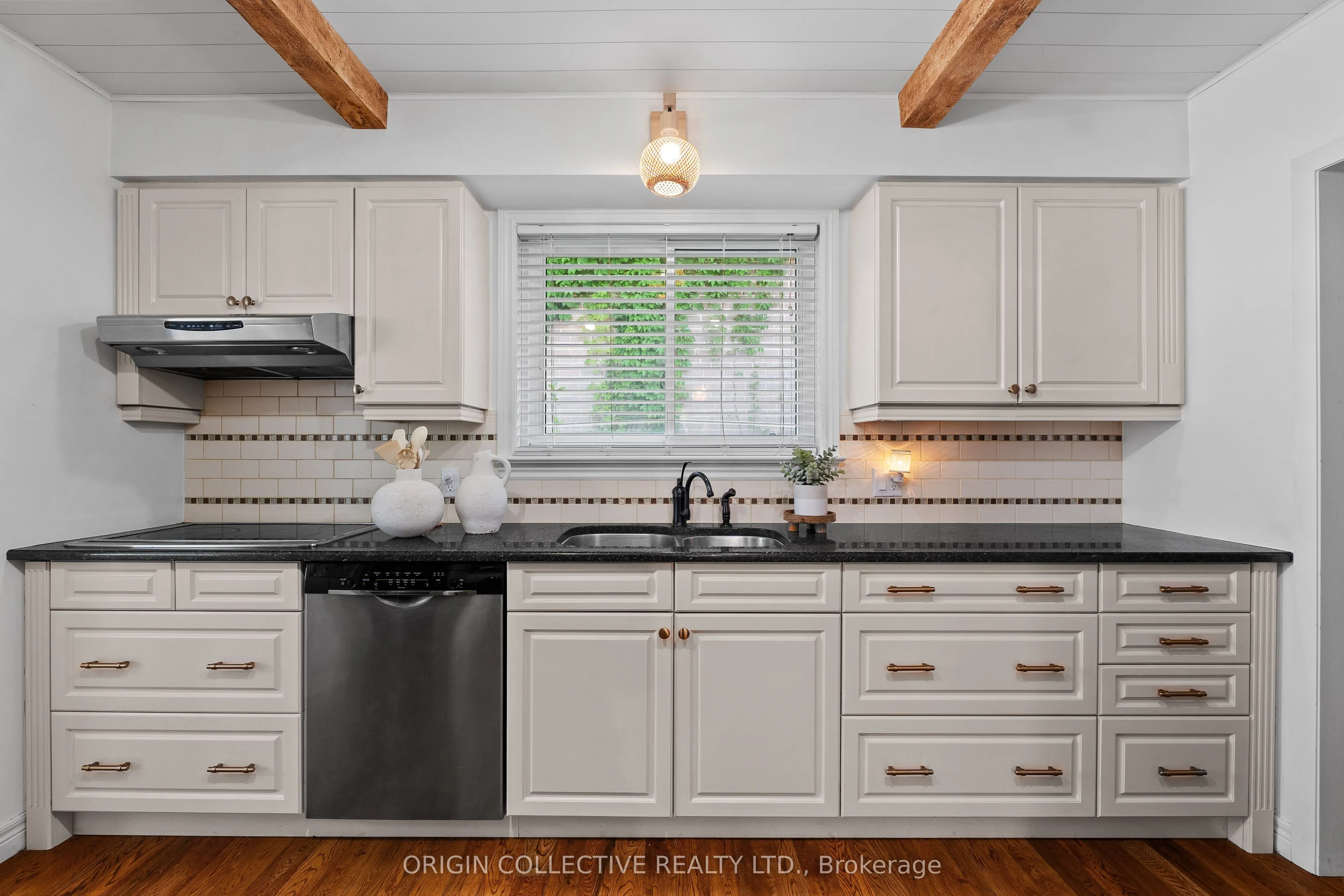 983 Parthia Crescent