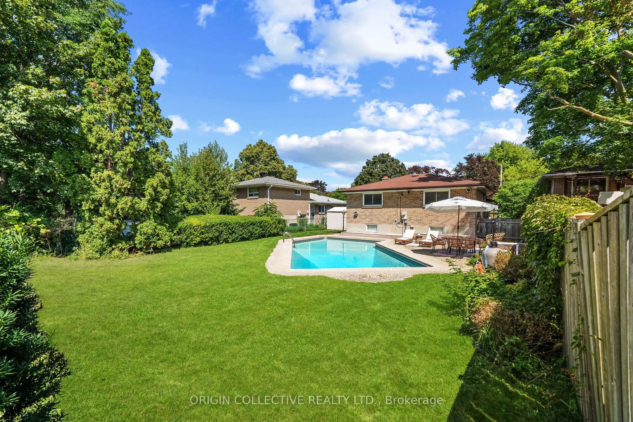983 Parthia Crescent