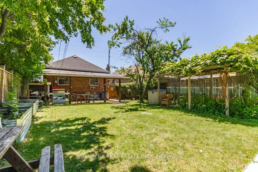 982 Briar Hill Avenue